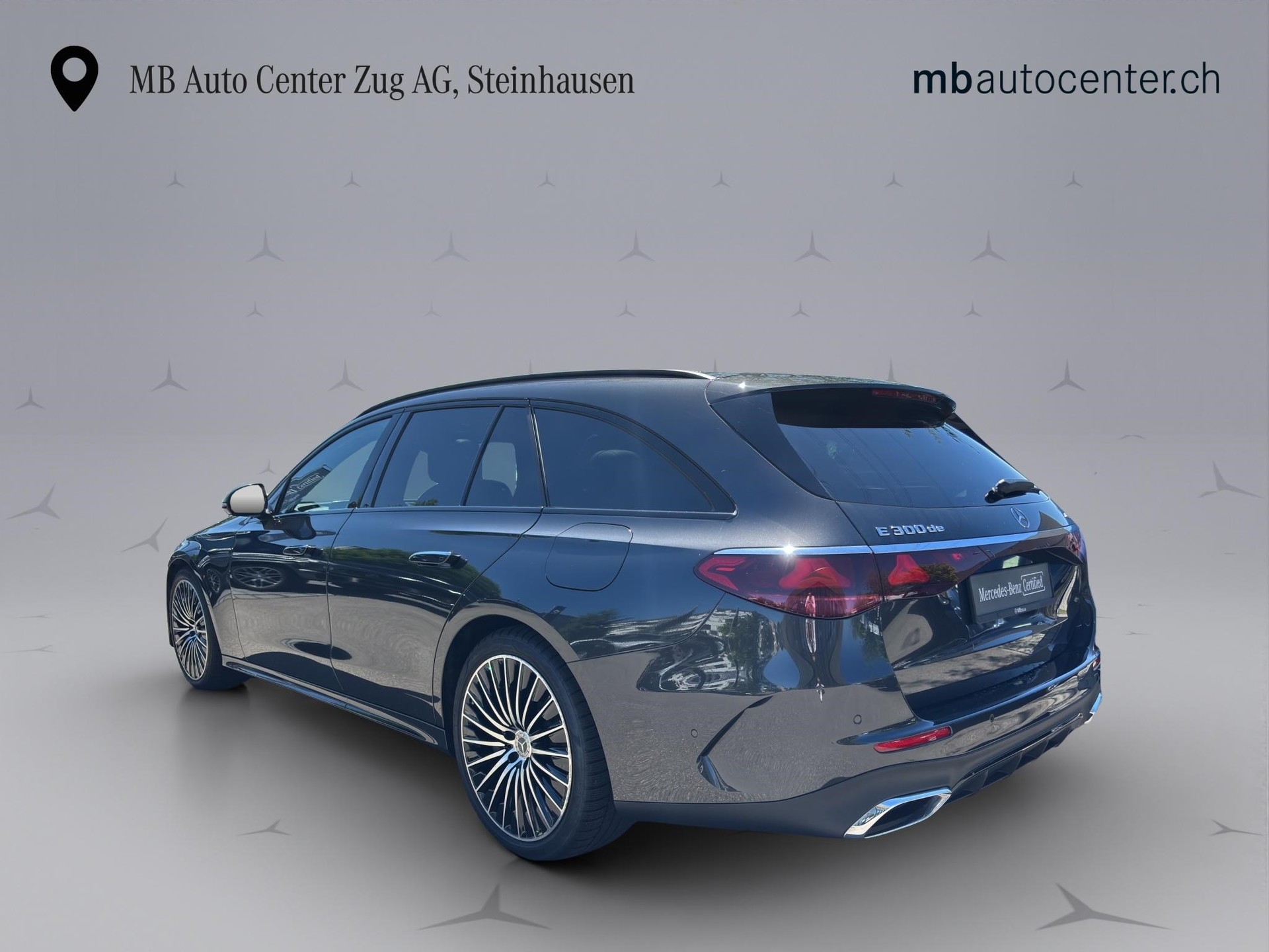 MERCEDES-BENZ E 300 de AMG Line 4matic Kombi-showroom-element-3