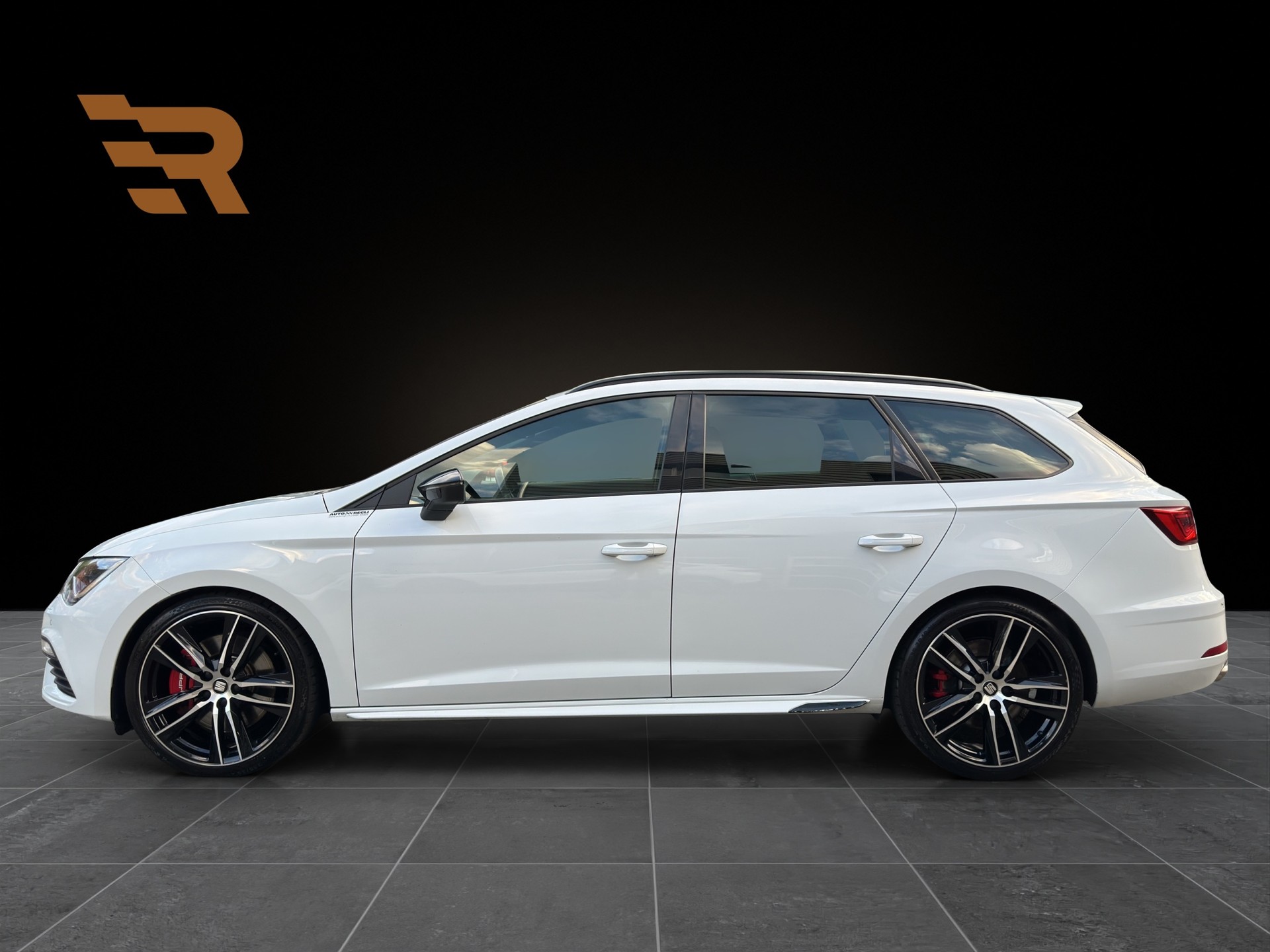 SEAT Leon ST 2.0 TSI Cupra 300 4 Drive DSG-showroom-element-1