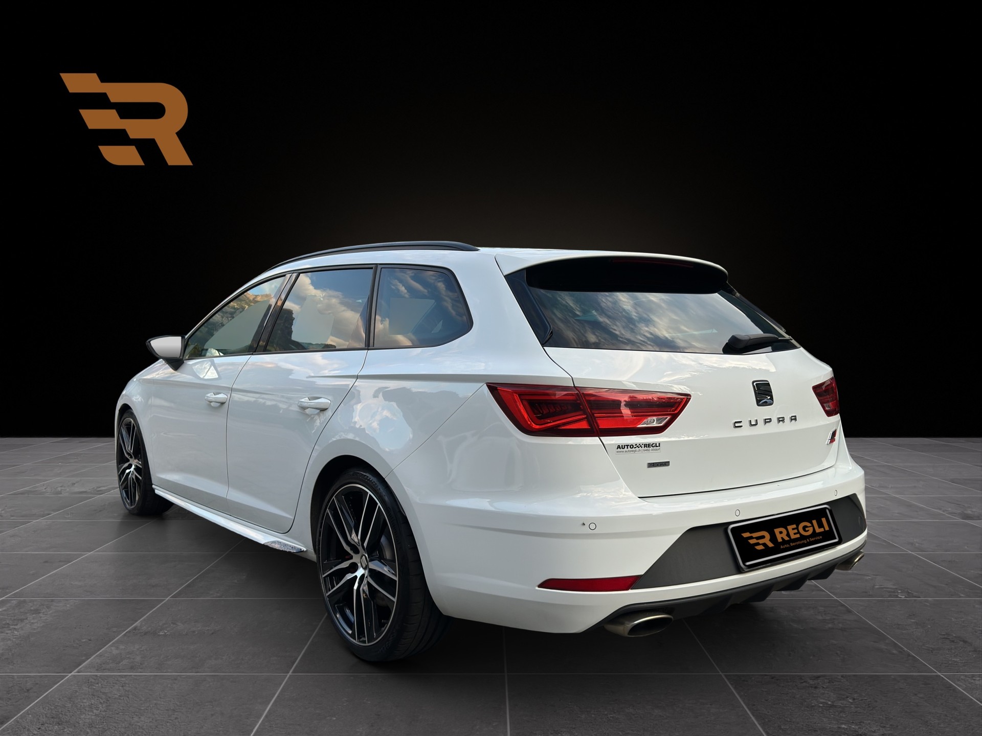 SEAT Leon ST 2.0 TSI Cupra 300 4 Drive DSG-showroom-element-2