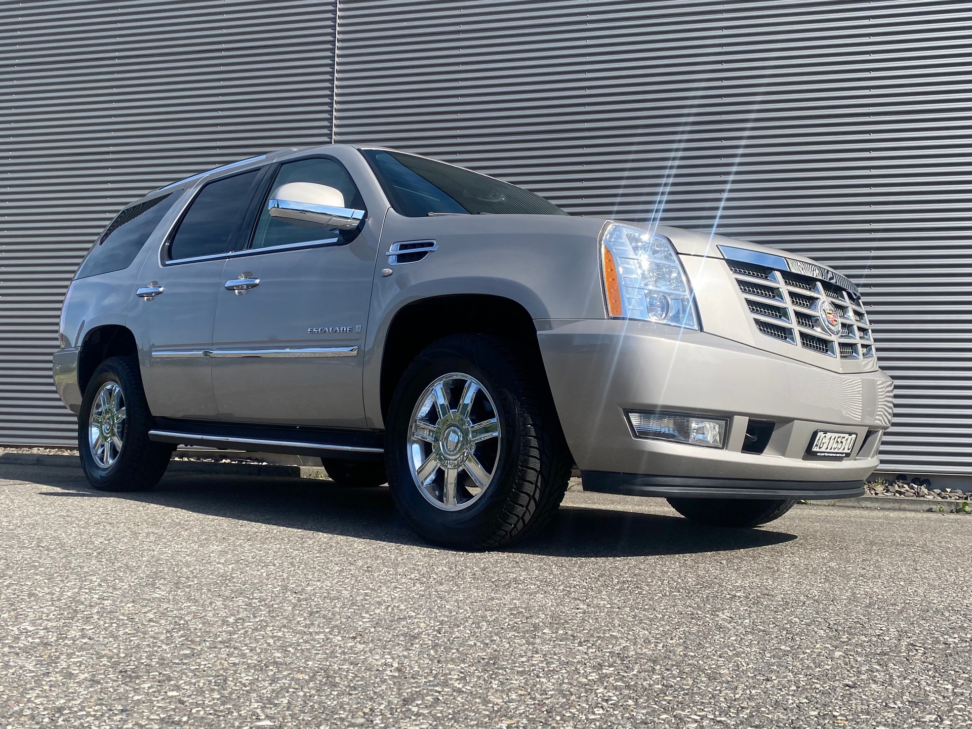CADILLAC Escalade 6.2 Sport Luxury-showroom-element-2