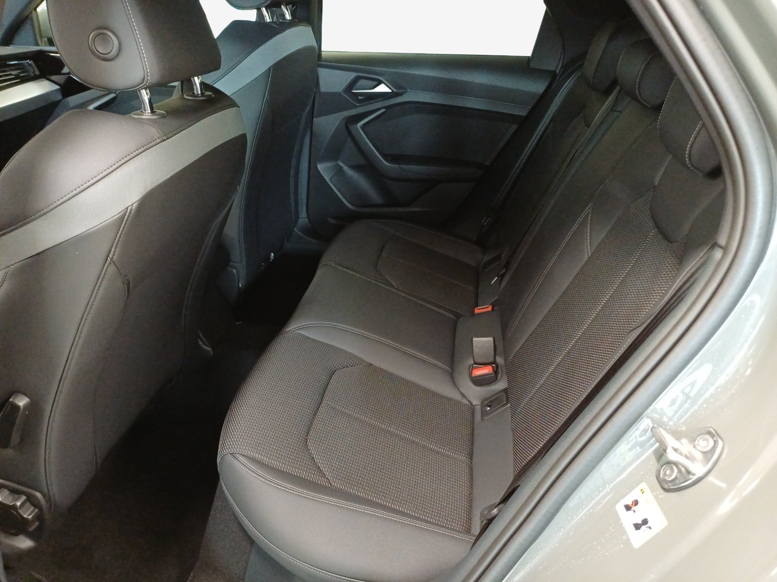 AUDI A1 Sportback 30 TFSI S Line Attraction-image-11