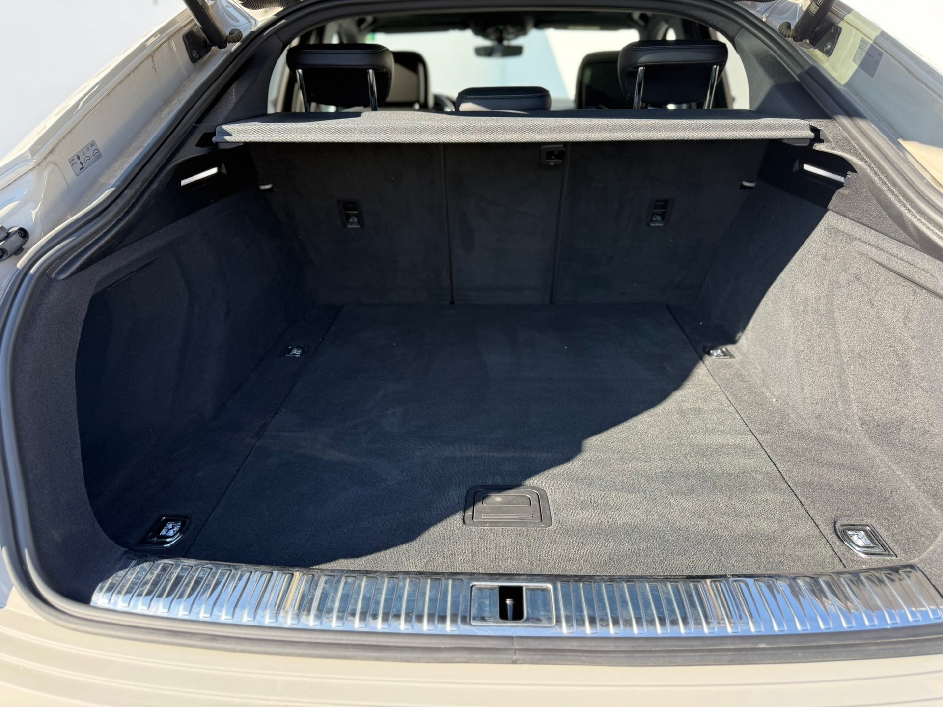 AUDI e-tron 55 Sportback S Line quattro-image-12