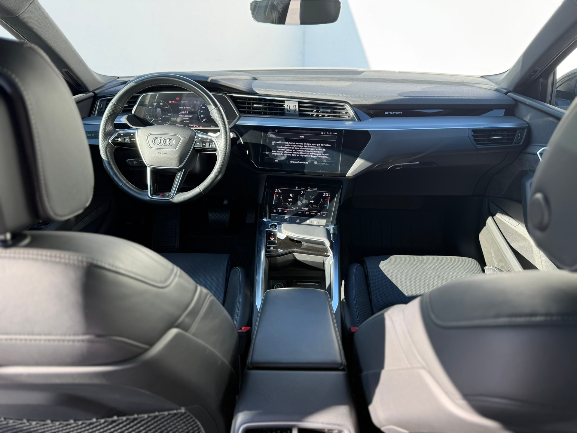 AUDI e-tron 55 Sportback S Line quattro-image-10