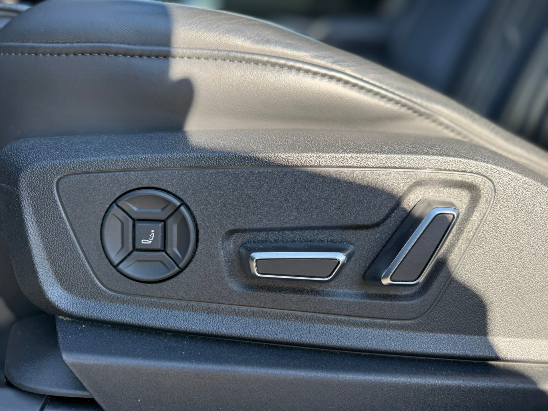 AUDI e-tron 55 Sportback S Line quattro-image-8