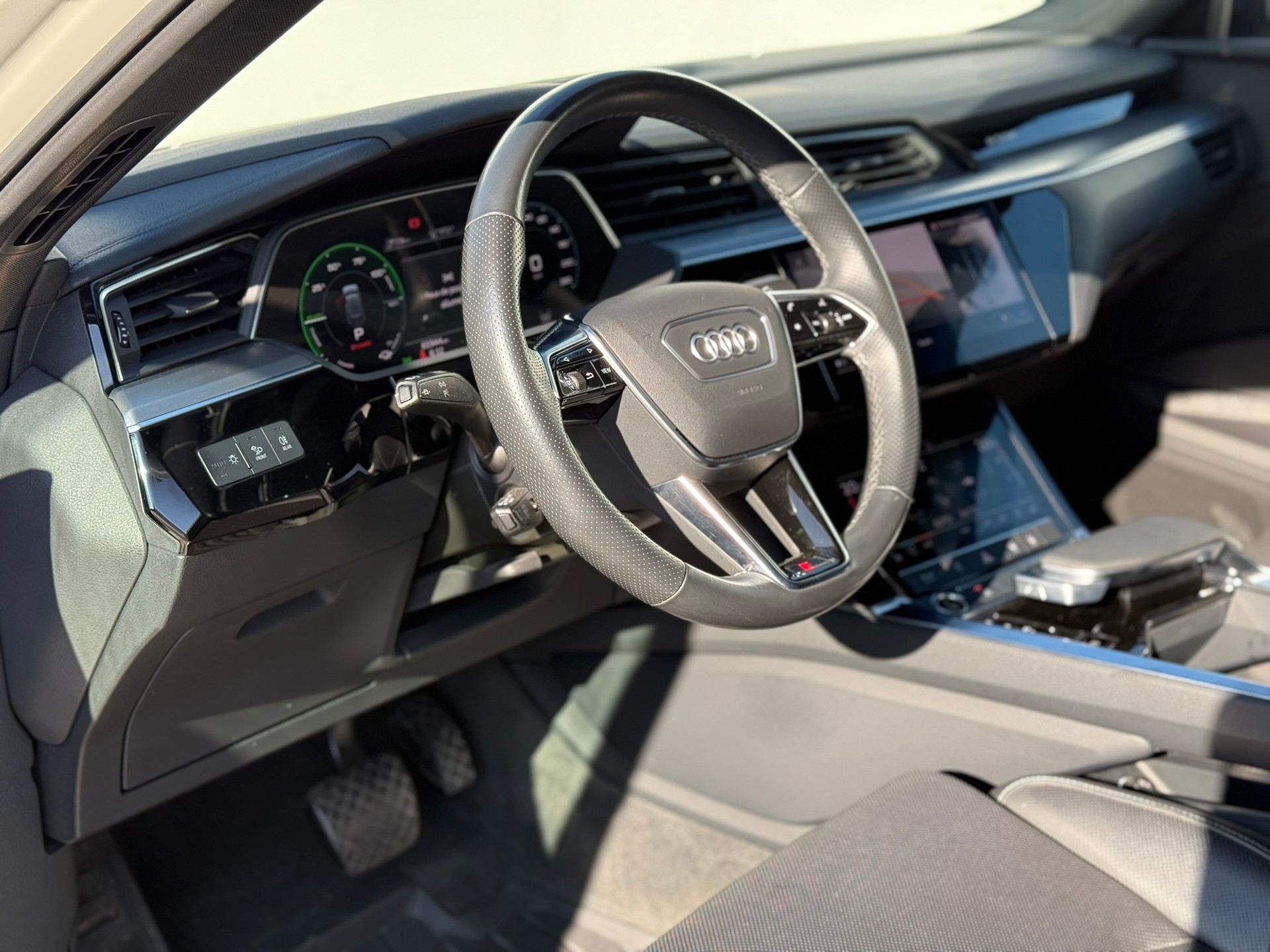 AUDI e-tron 55 Sportback S Line quattro-image-6