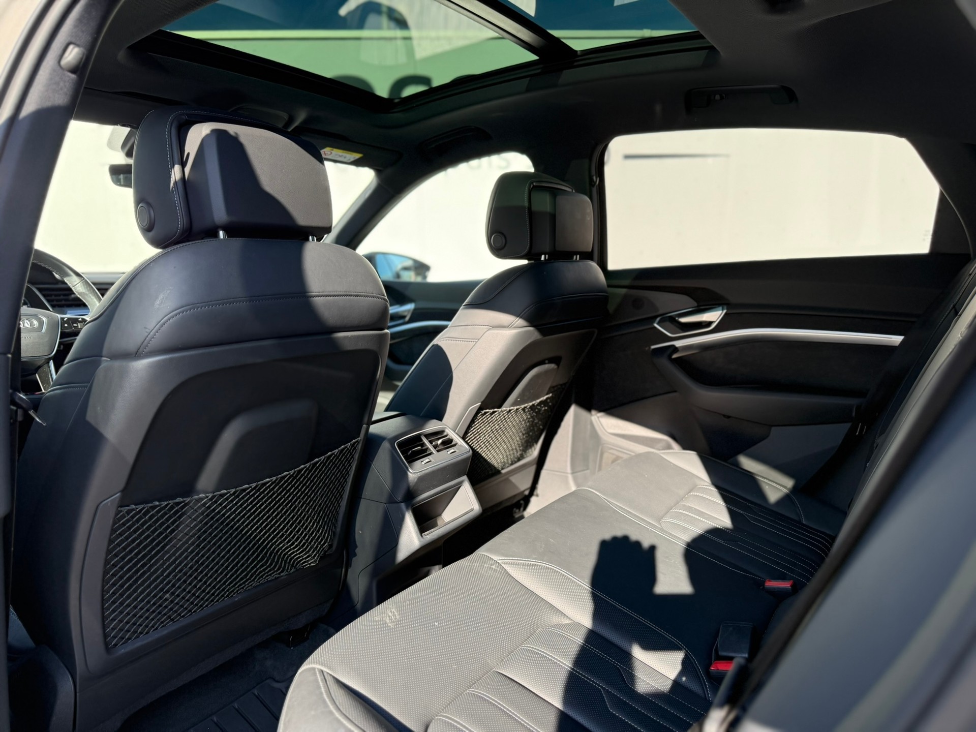 AUDI e-tron 55 Sportback S Line quattro-image-9