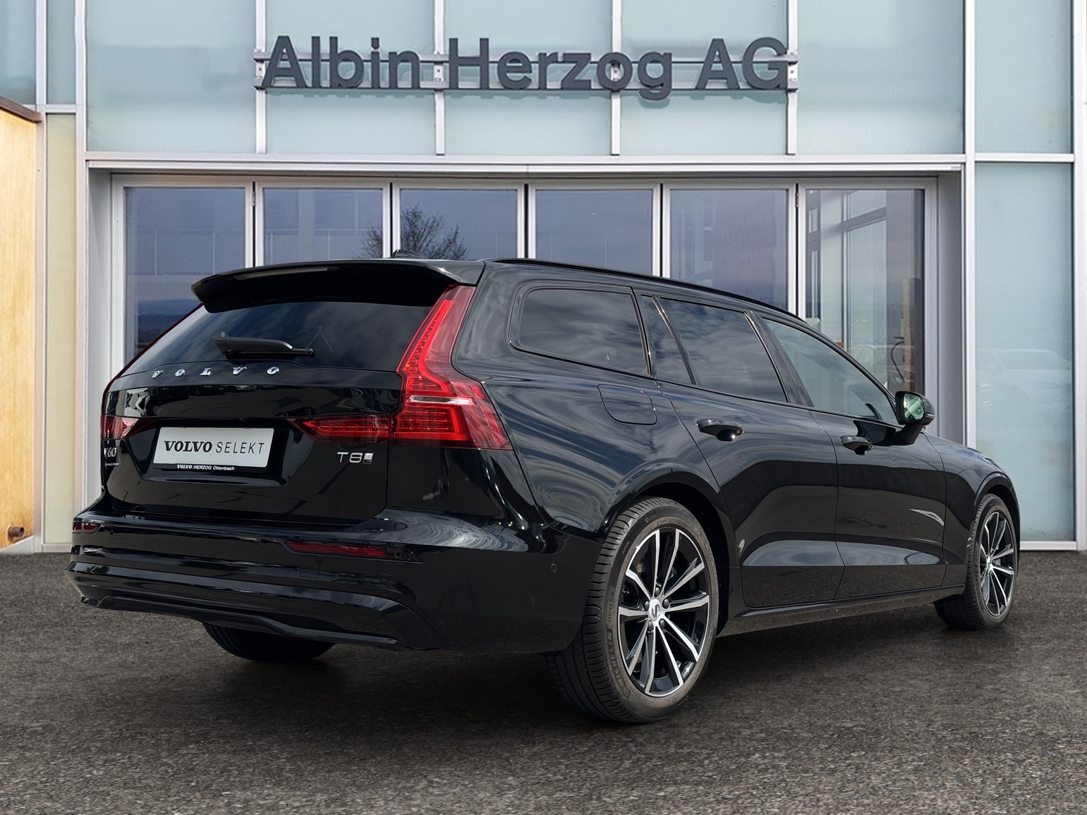 VOLVO V60 2.0 T8 TE Ultra Dark eAWD-showroom-element-3
