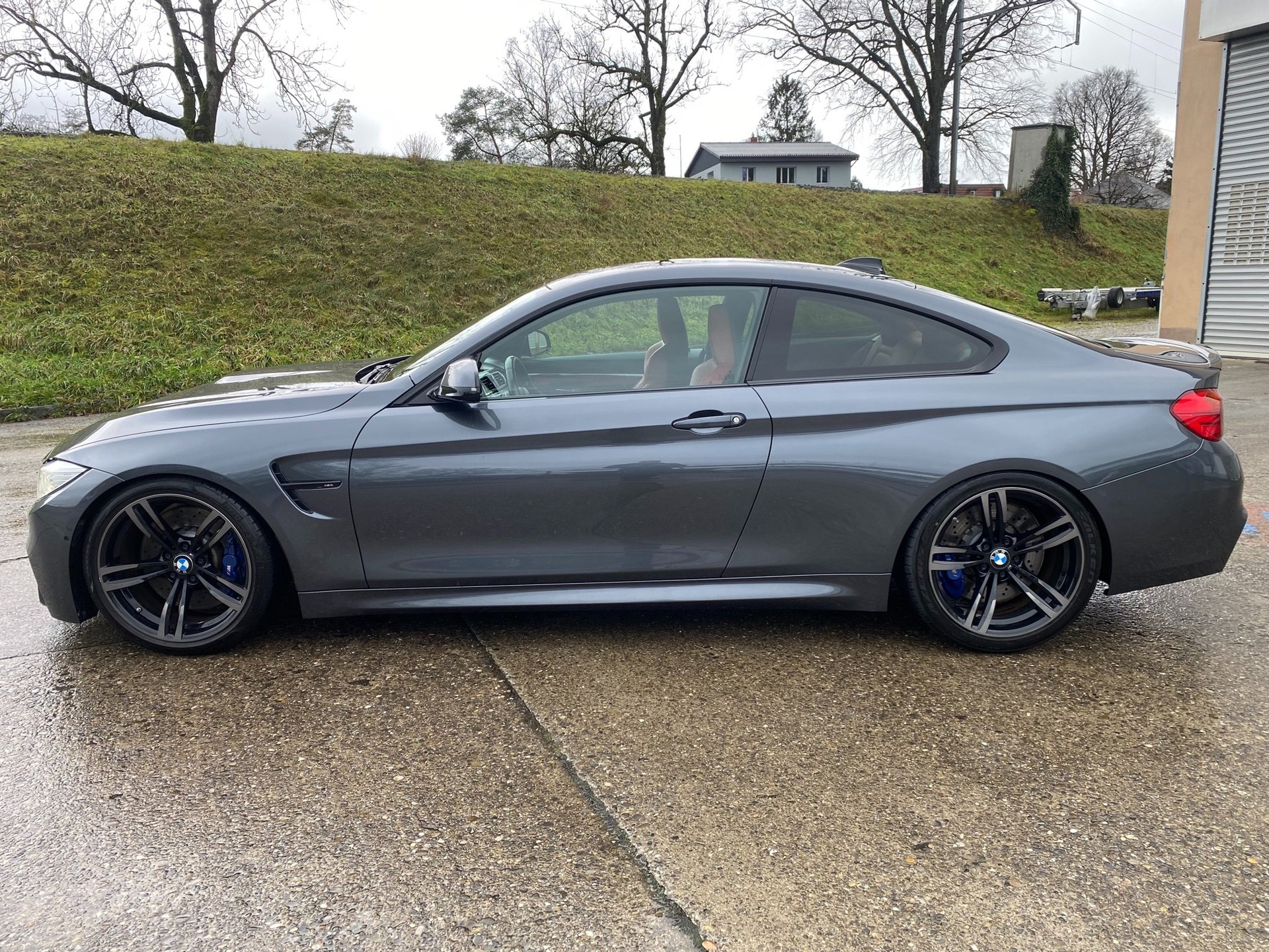 BMW M4 Coupé DKG-showroom-element-1