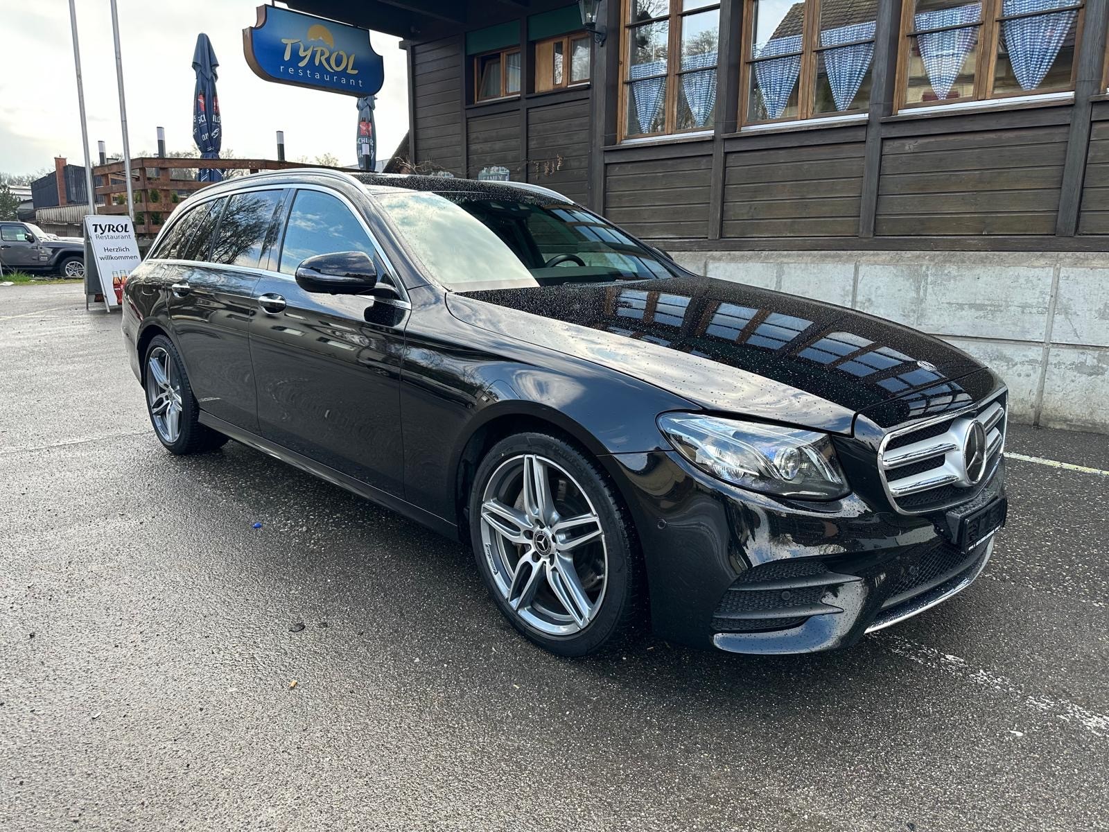 MERCEDES-BENZ E 200 AMG Line 4 Matic 9G-Tronic