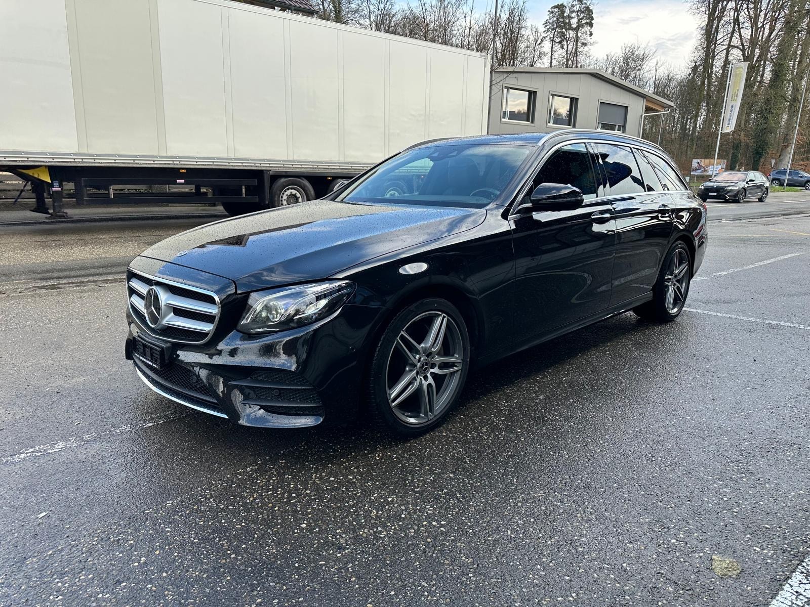 MERCEDES-BENZ E 200 AMG Line 4 Matic 9G-Tronic-showroom-element-1