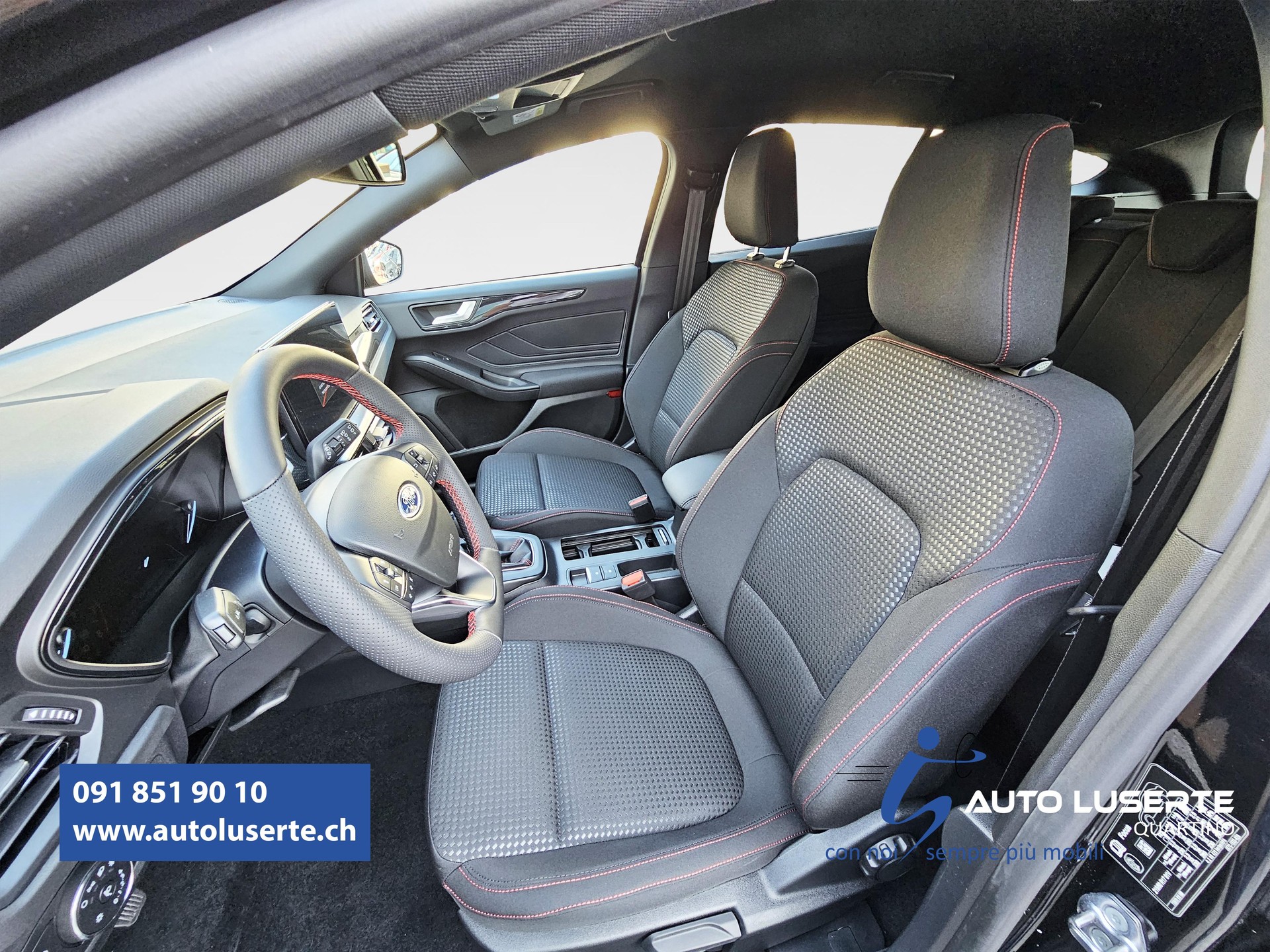 FORD Focus Station Wagon 1.0i EcoB Hybrid 125 ST-Line-showroom-element-3