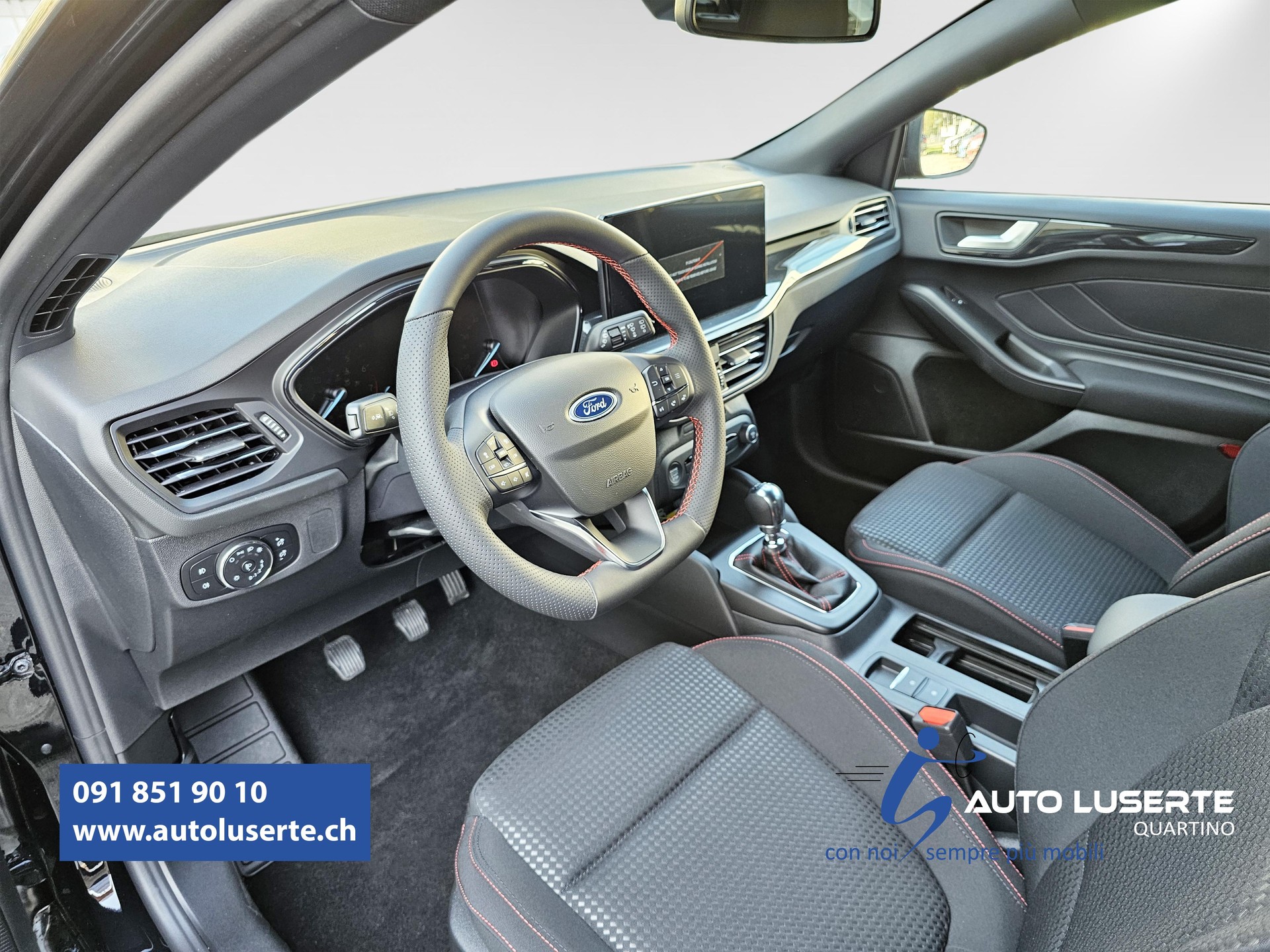FORD Focus Station Wagon 1.0i EcoB Hybrid 125 ST-Line-showroom-element-2