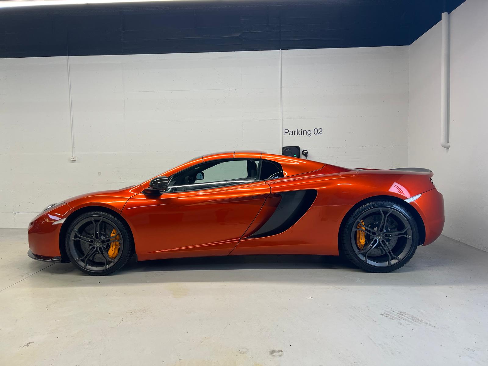 McLAREN 12C-showroom-element-3