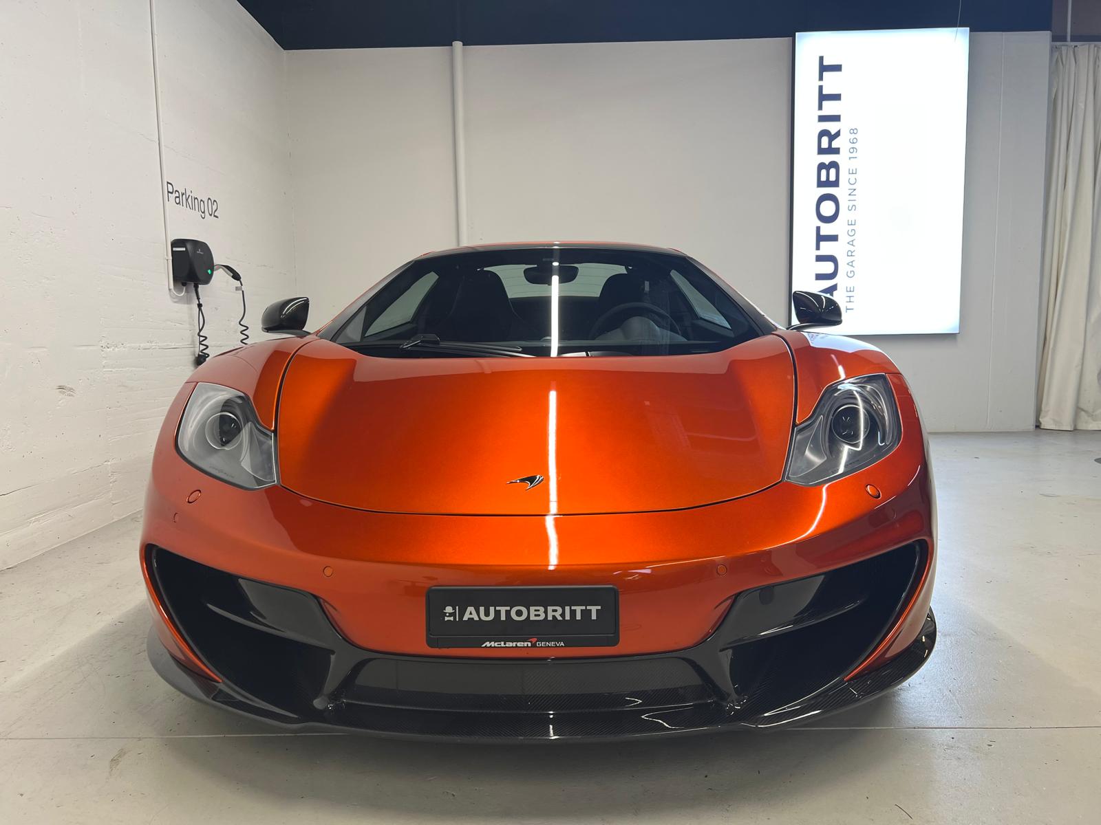 McLAREN 12C-showroom-element-2