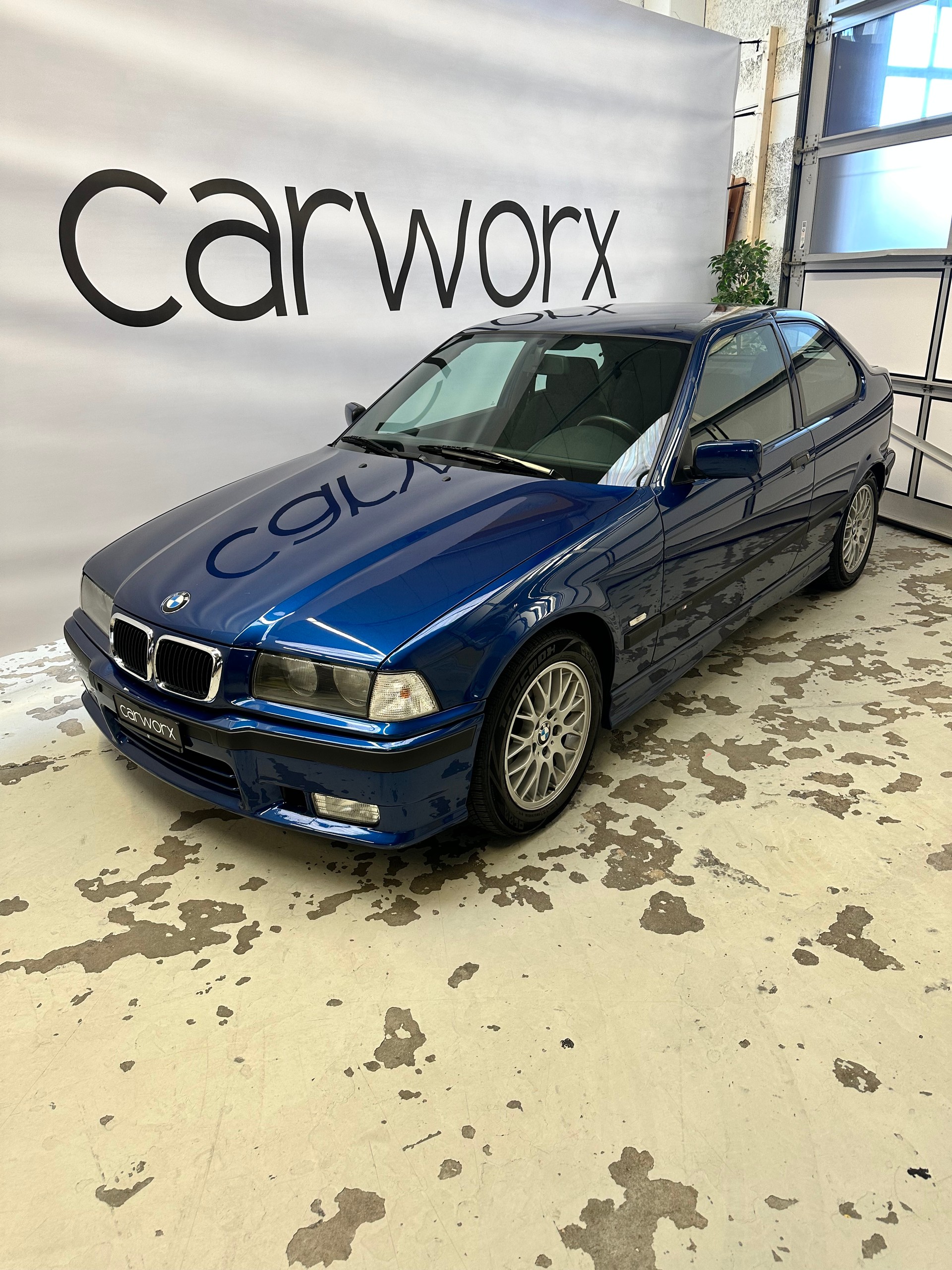 BMW 323ti Compact-image-1