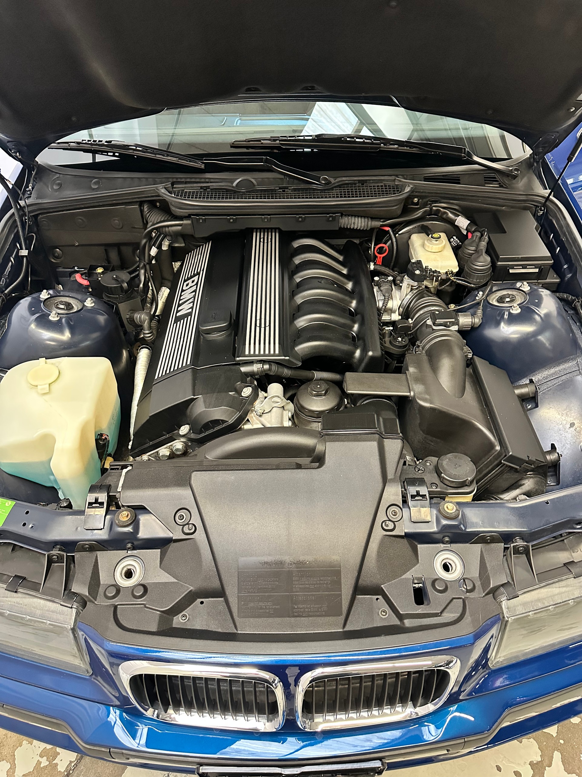 BMW 323ti Compact-image-9
