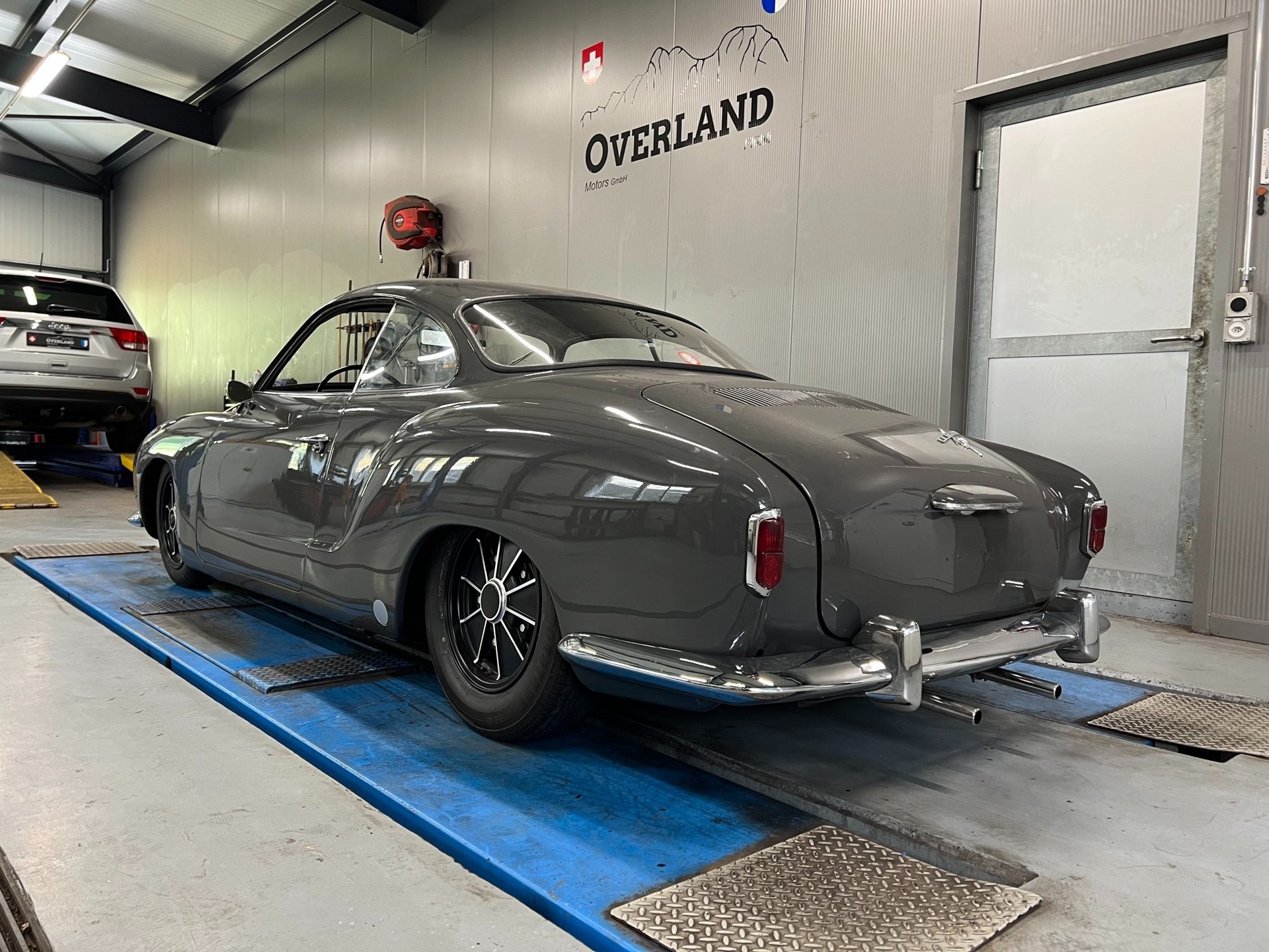 VW KARMANN-GHIA LOW-LIGTH-showroom-element-3