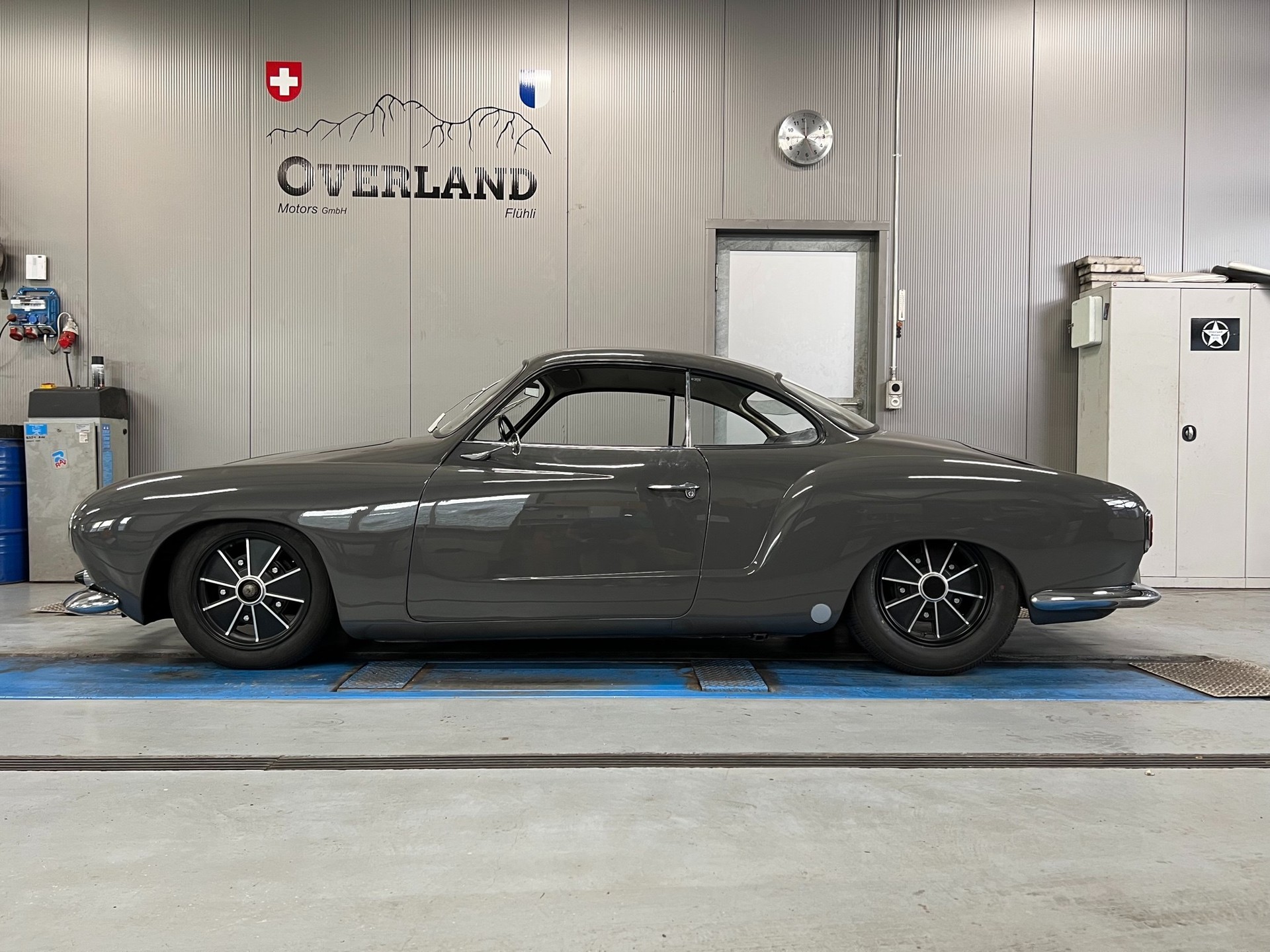 VW KARMANN-GHIA LOW-LIGTH-showroom-element-2
