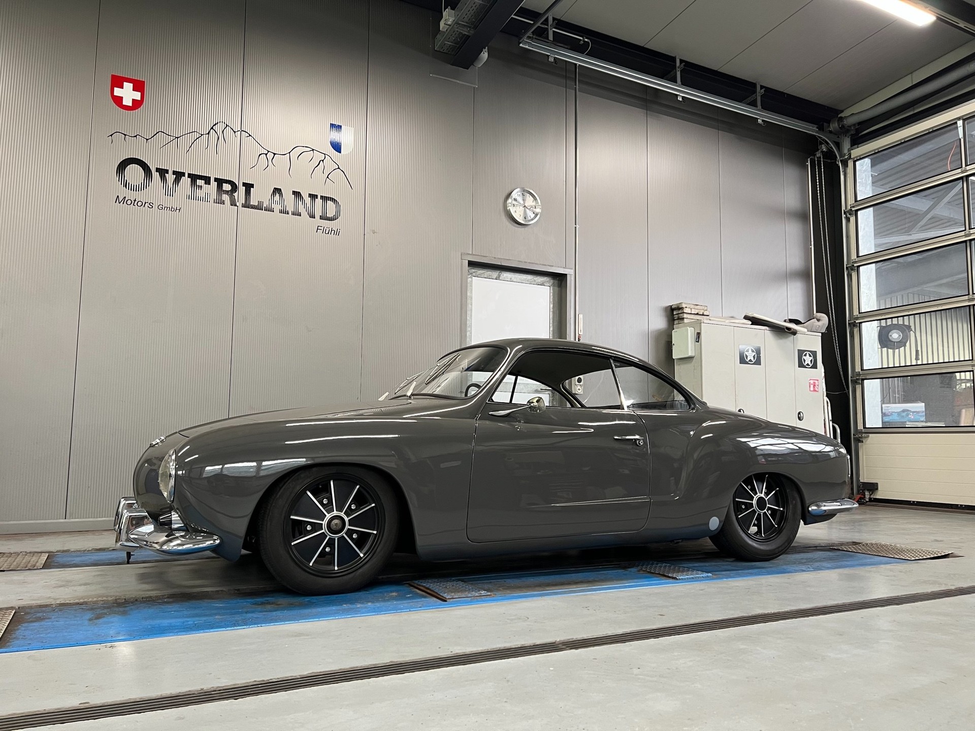 VW KARMANN-GHIA LOW-LIGTH-showroom-element-1