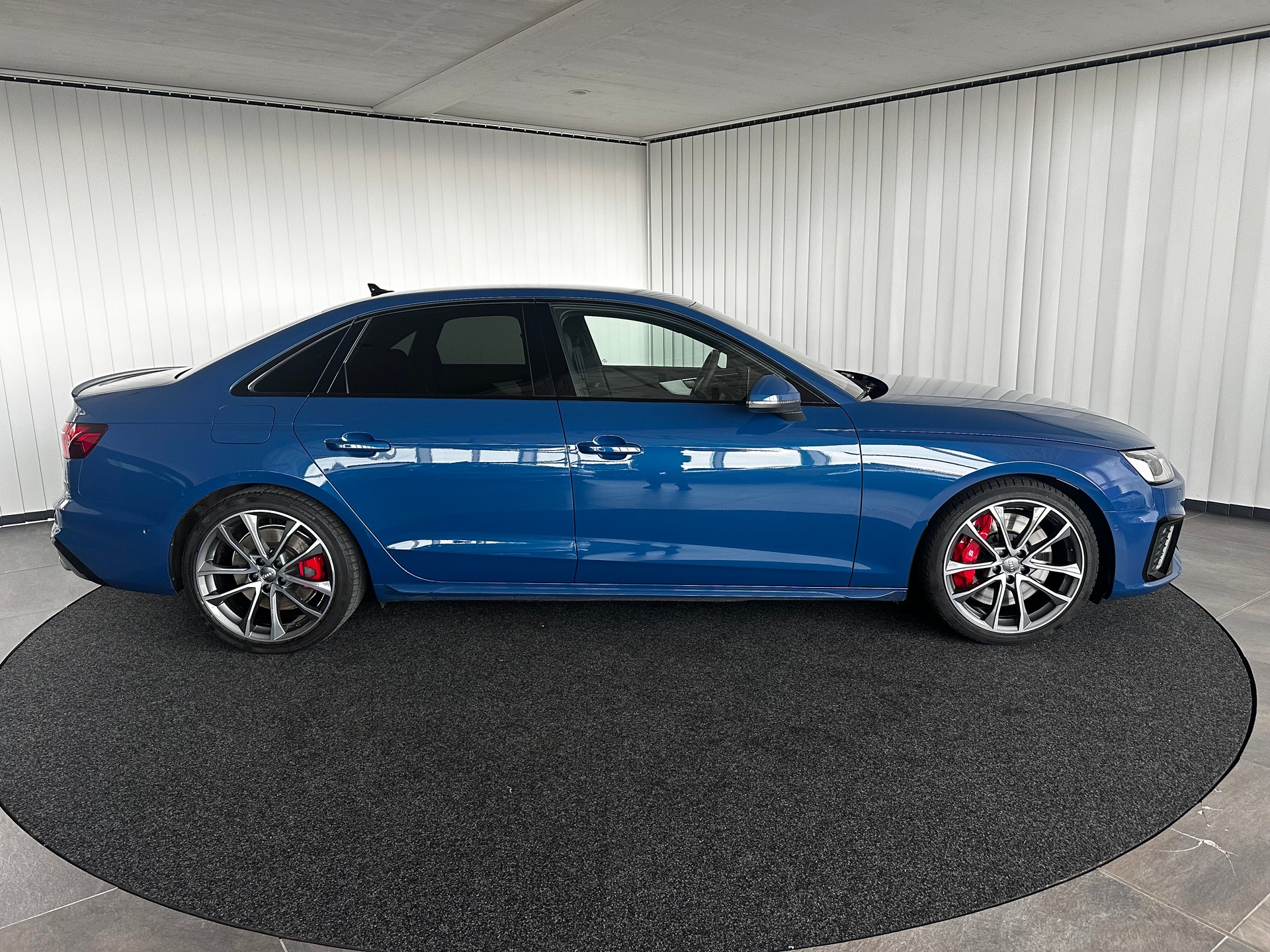 AUDI S4 TDI quattro-showroom-element-3