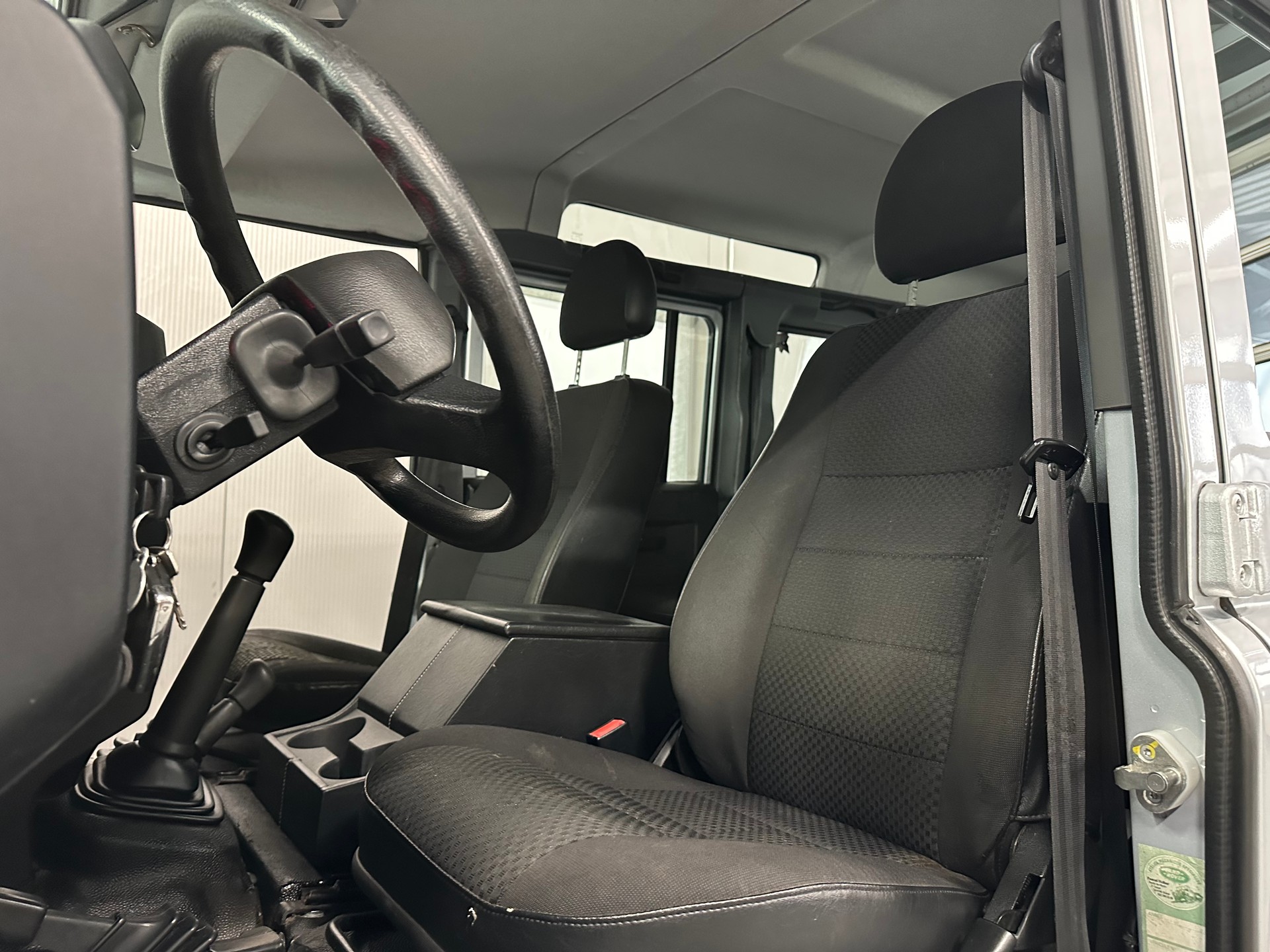 LAND ROVER Defender 110 2.2 TD4 Station Wagon-image-9