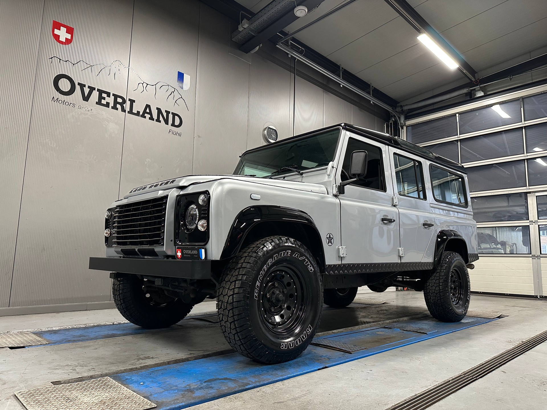 LAND ROVER Defender 110 2.2 TD4 Station Wagon-image-20