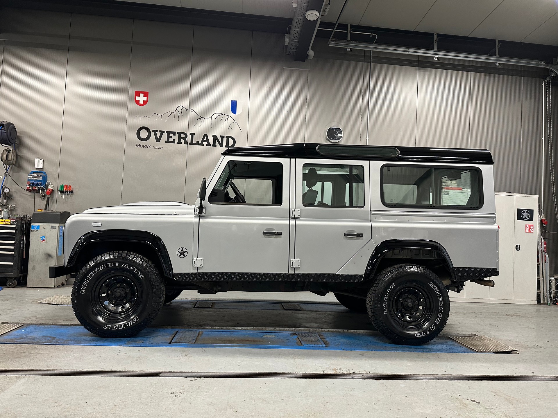 LAND ROVER Defender 110 2.2 TD4 Station Wagon-showroom-element-1