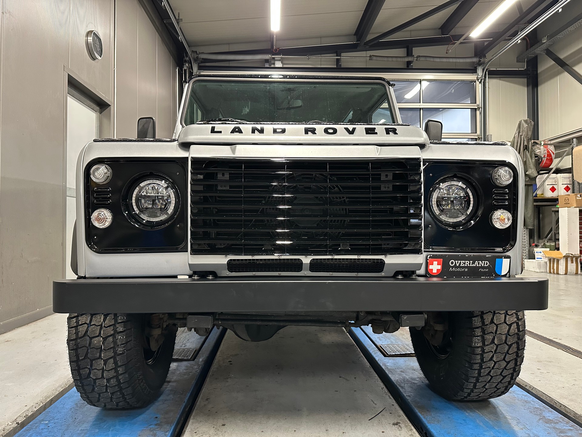 LAND ROVER Defender 110 2.2 TD4 Station Wagon-image-7
