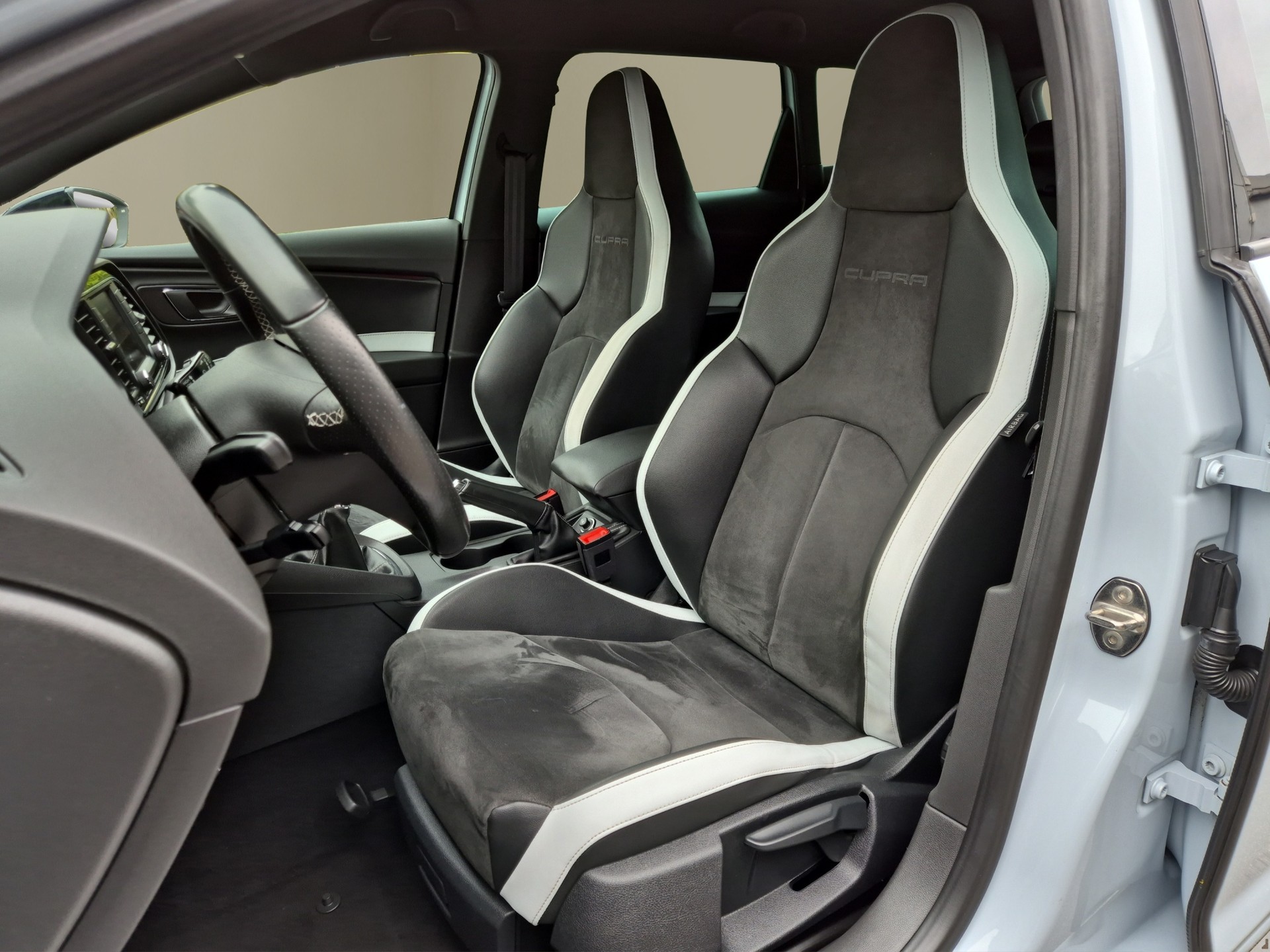 SEAT Leon ST 2.0 TSI Cupra 290-image-10