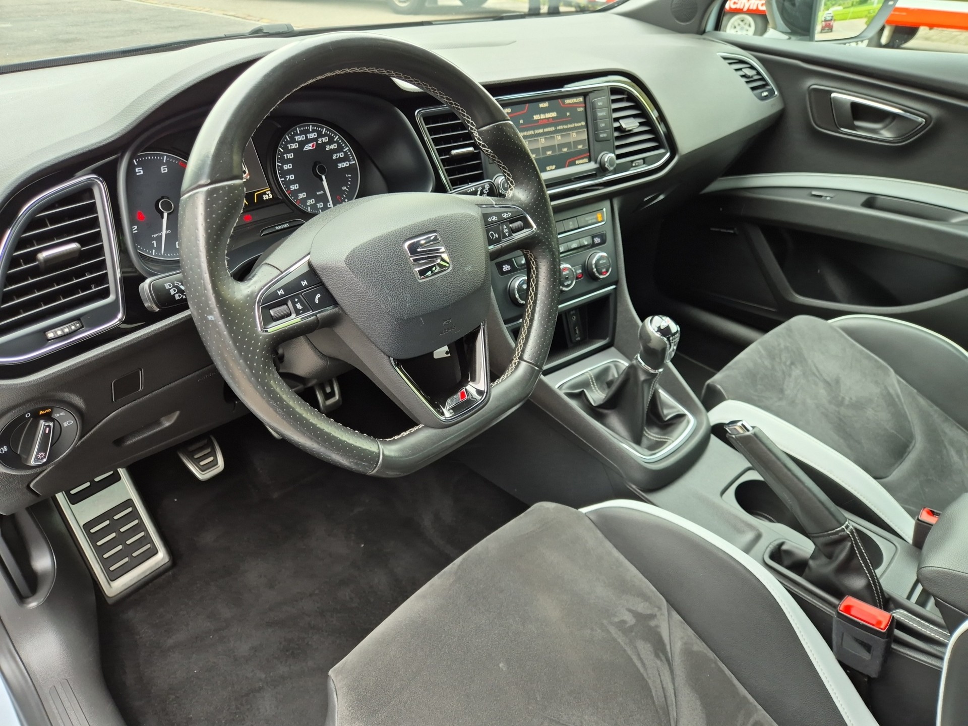 SEAT Leon ST 2.0 TSI Cupra 290-image-9