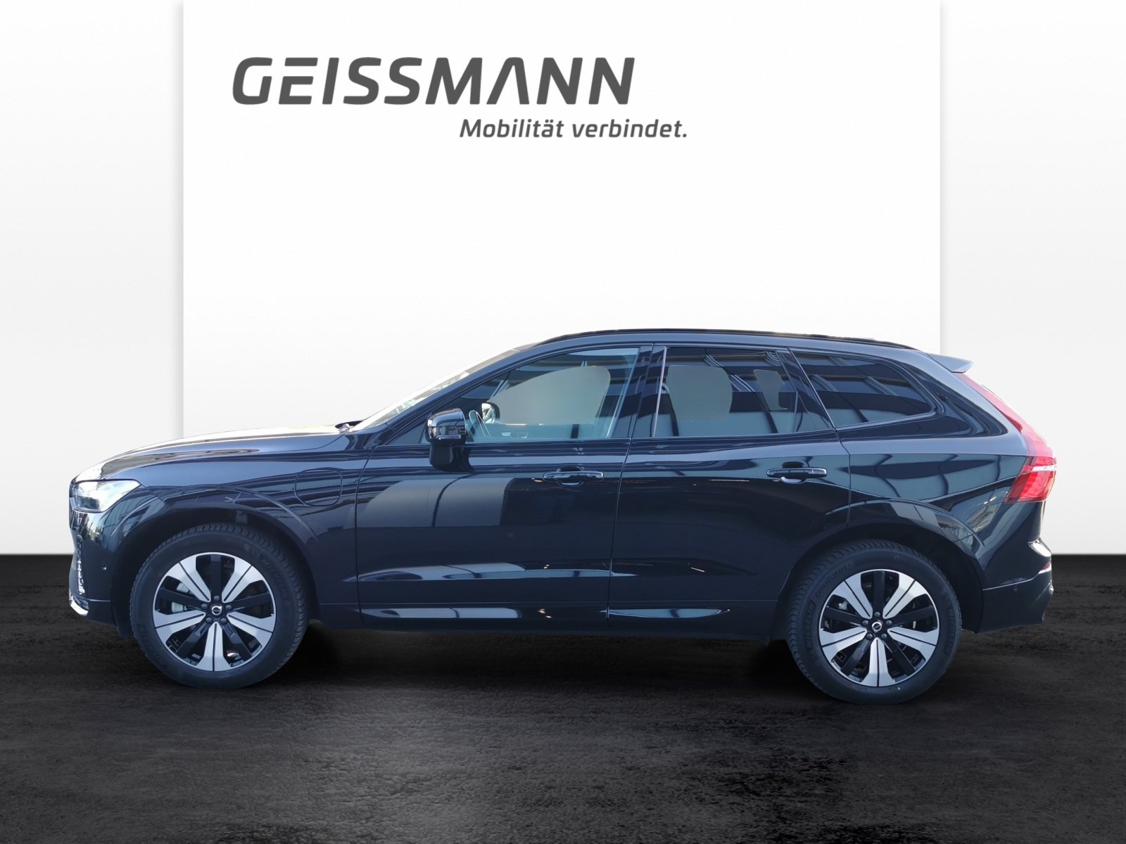 VOLVO XC60 2.0 T6 TE Plus Dark eAWD-image-2