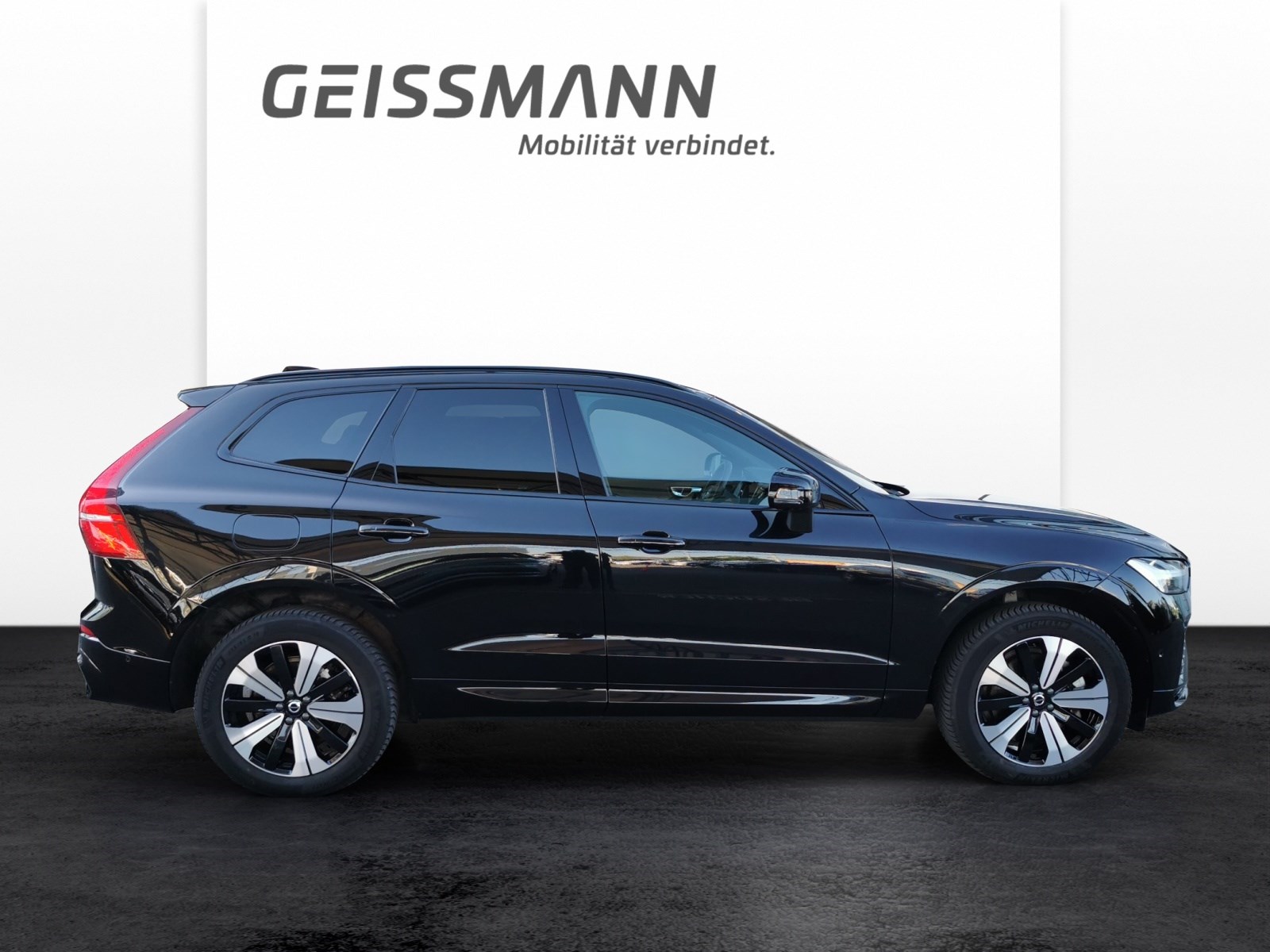 VOLVO XC60 2.0 T6 TE Plus Dark eAWD-image-3