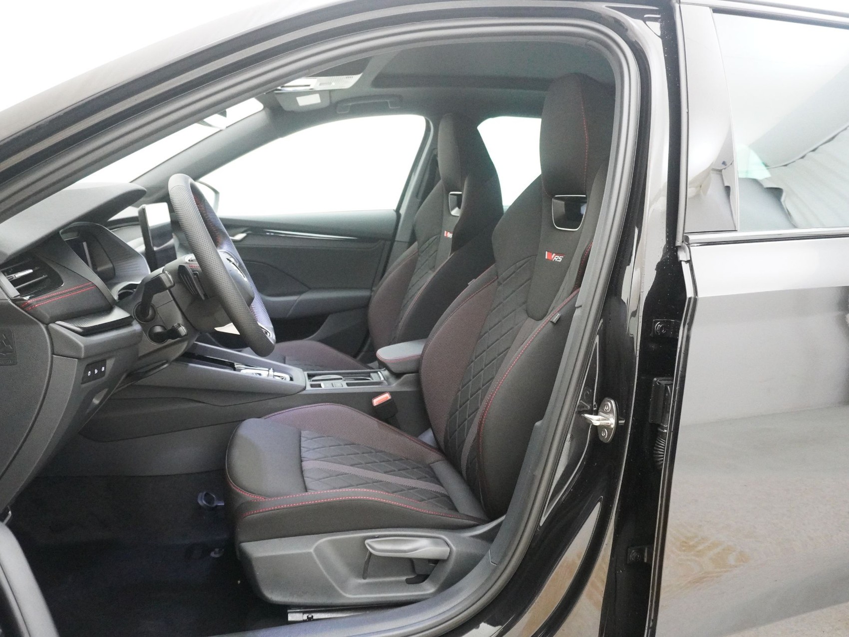 SKODA OCTAVIA 2.0 TSI RS DSG-image-8