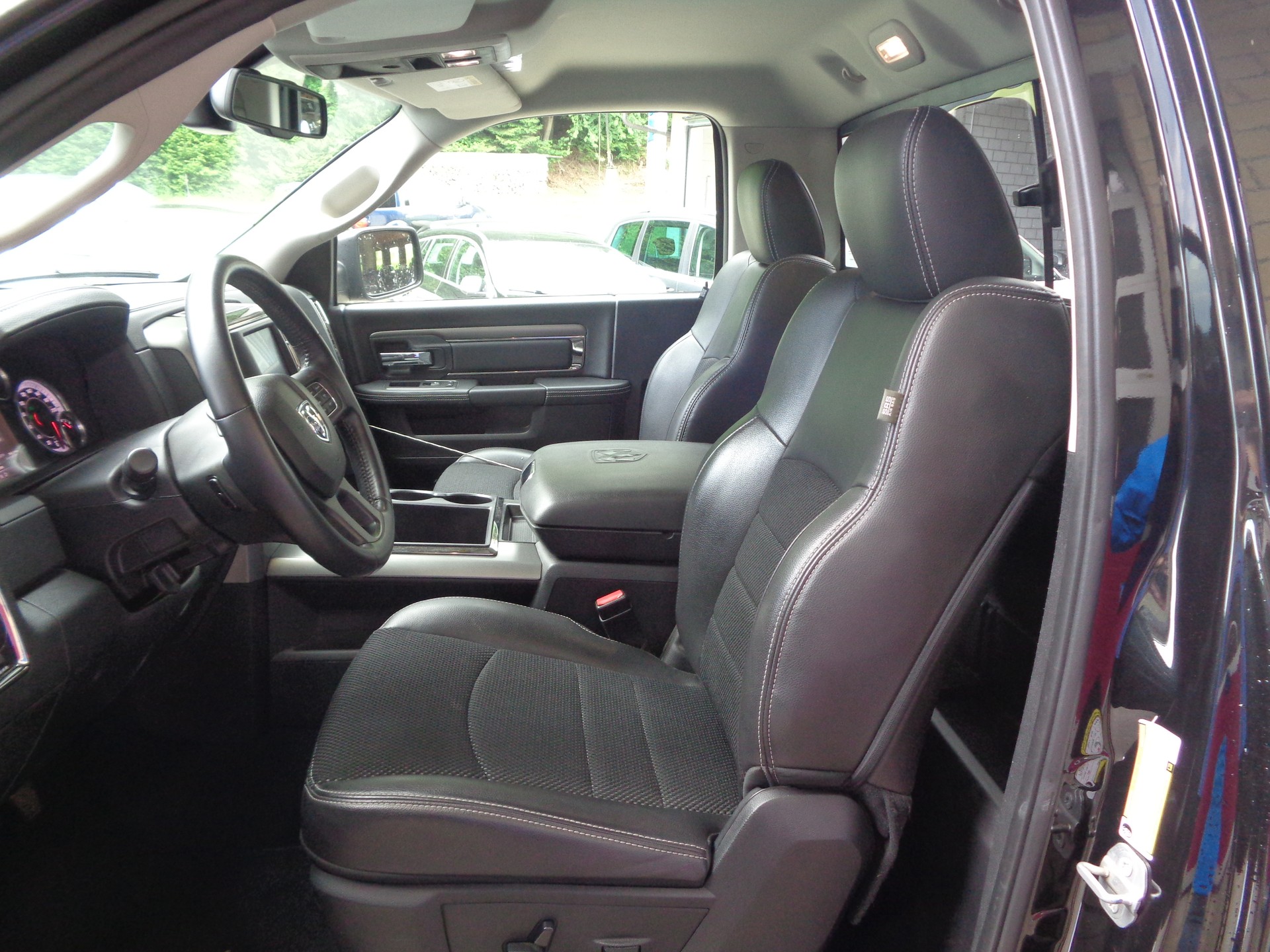 DODGE 1500-showroom-element-3
