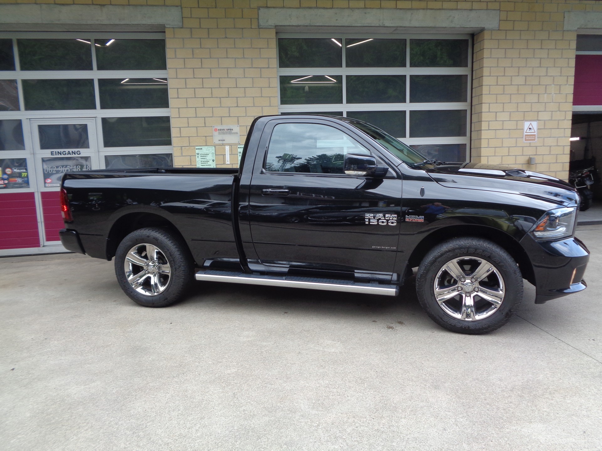 DODGE 1500-showroom-element-1