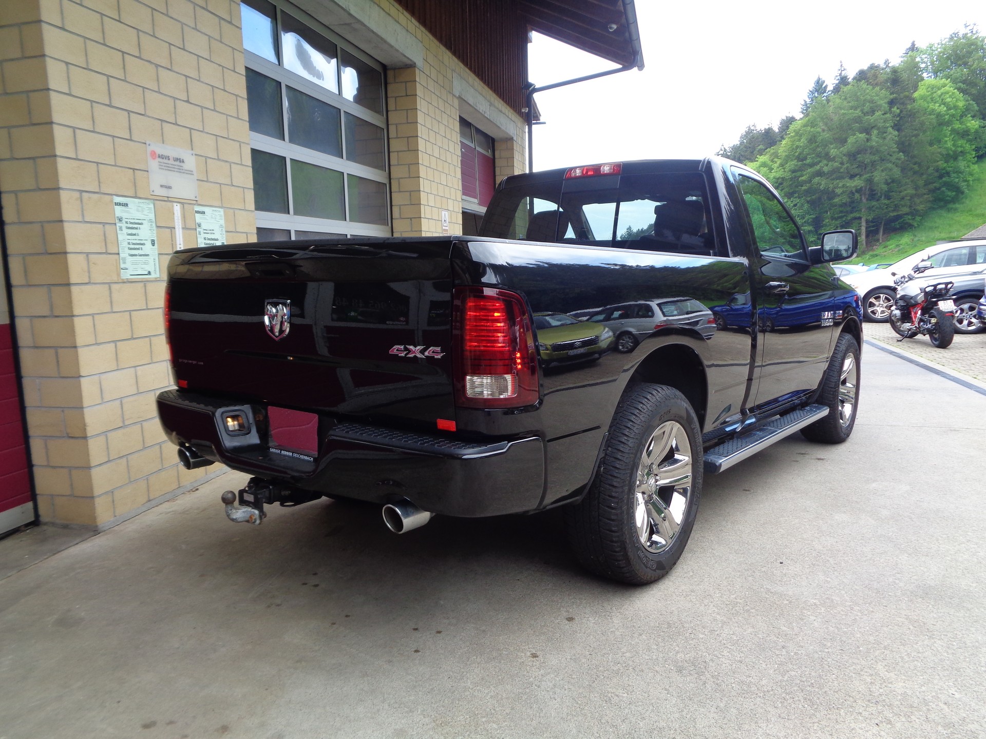 DODGE 1500-showroom-element-2