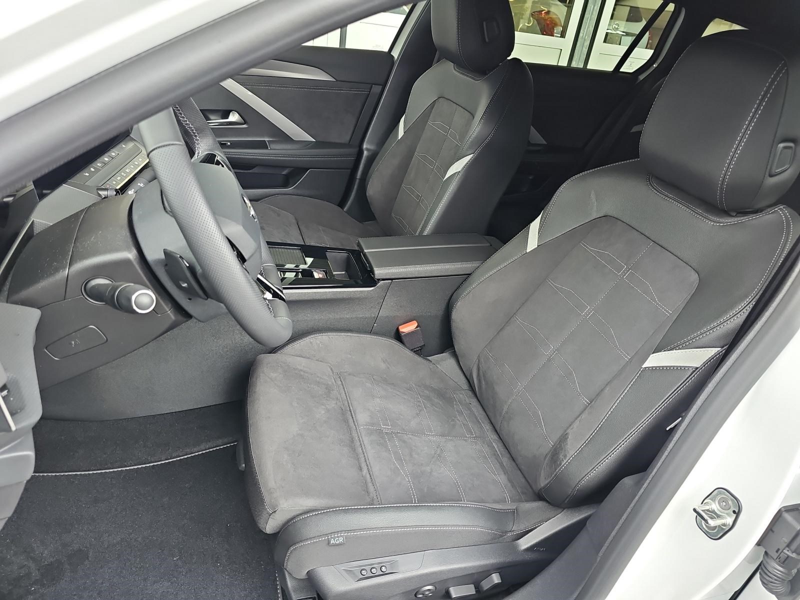 OPEL Astra Sports Tourer 1.2 T 130 GS-image-16