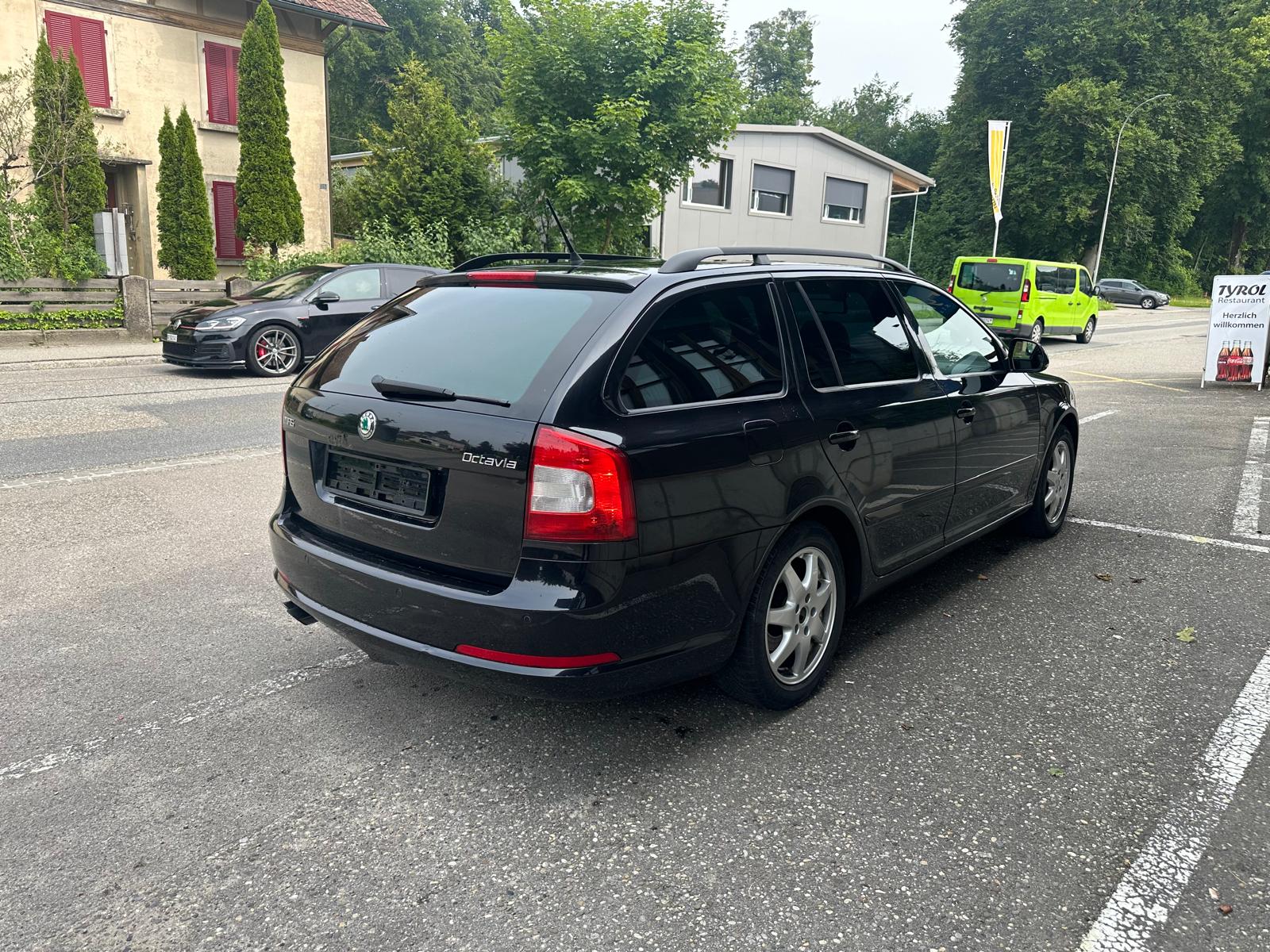 SKODA Octavia Combi 2.0 TSI RS DSG-showroom-element-3