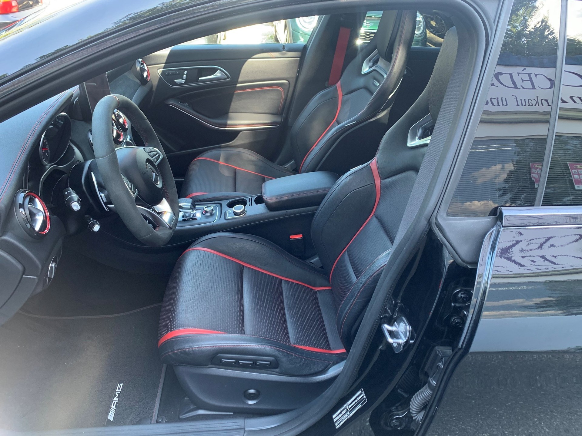 MERCEDES-BENZ CLA Shooting Brake 45 AMG 4Matic Speedshift-image-5