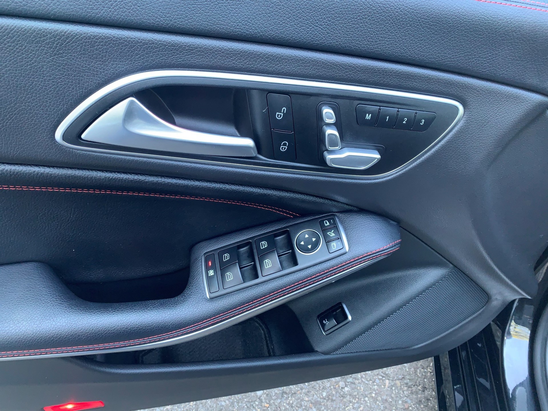 MERCEDES-BENZ CLA Shooting Brake 45 AMG 4Matic Speedshift-image-11