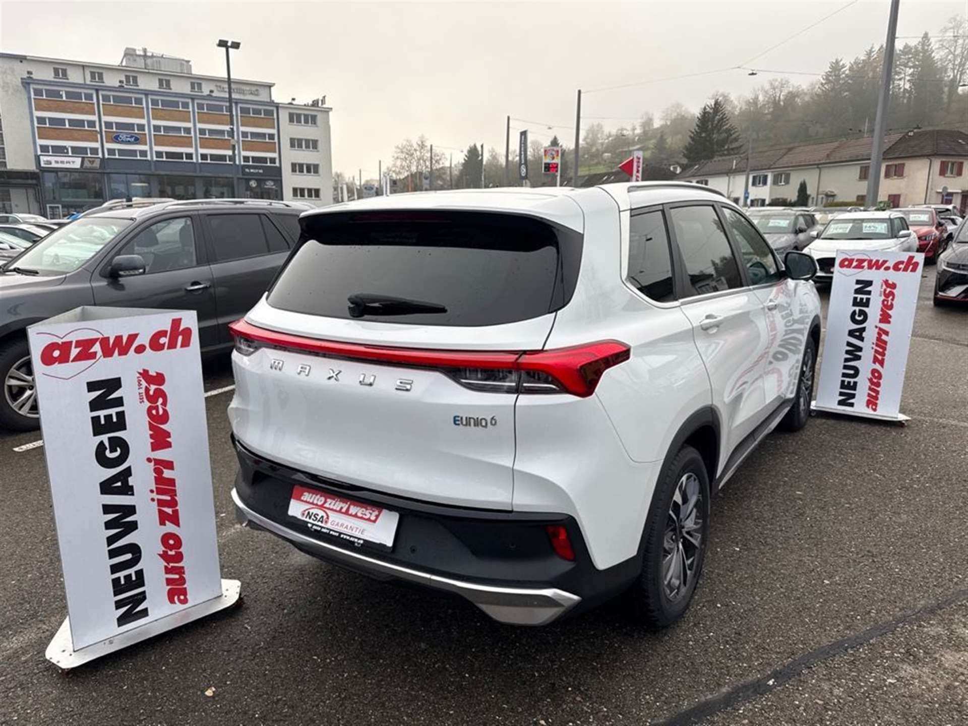 MAXUS eUniq6 70kWh 354km Reichweite-showroom-element-2