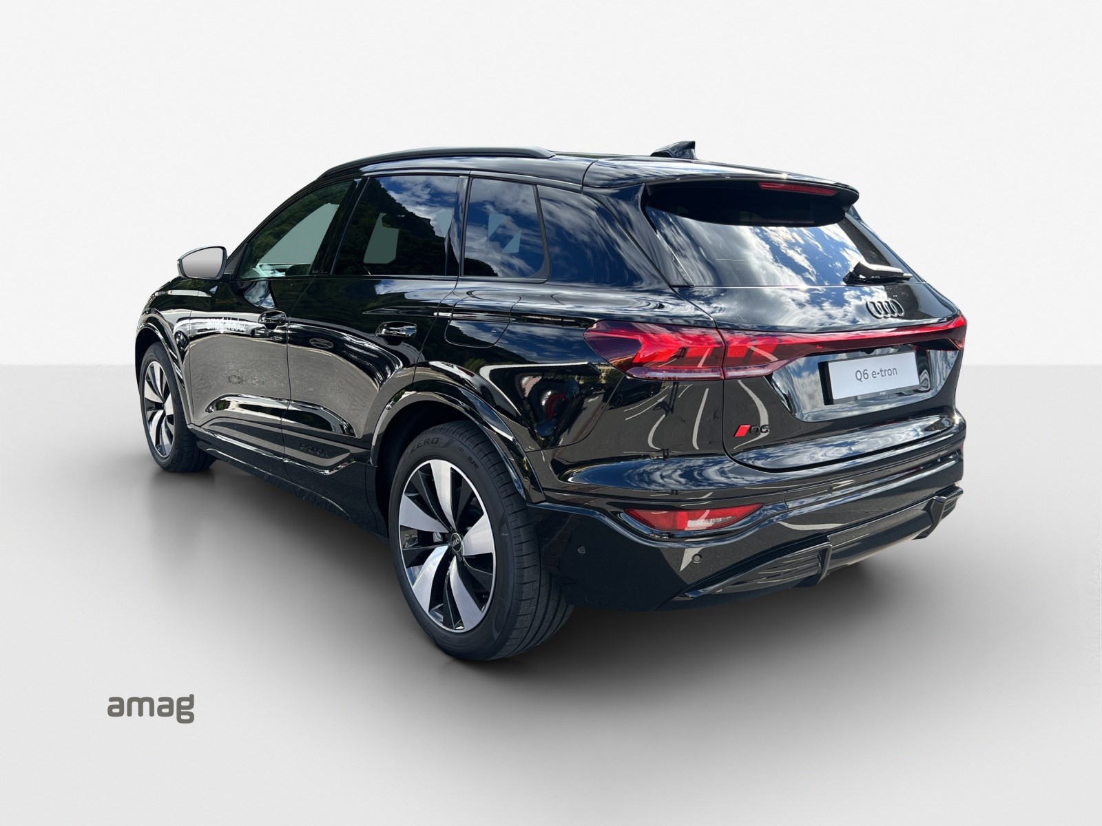 AUDI Q6 e-tron quattro-showroom-element-2