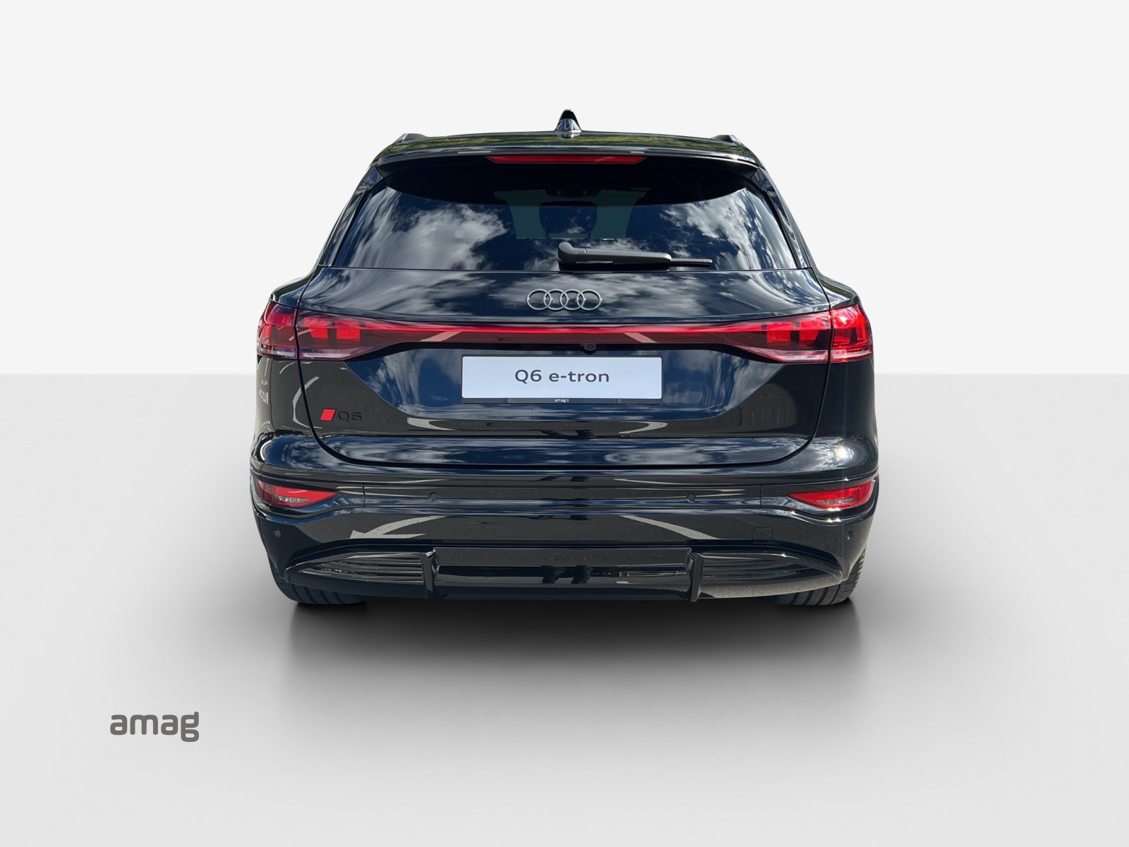 AUDI Q6 e-tron quattro-showroom-element-3