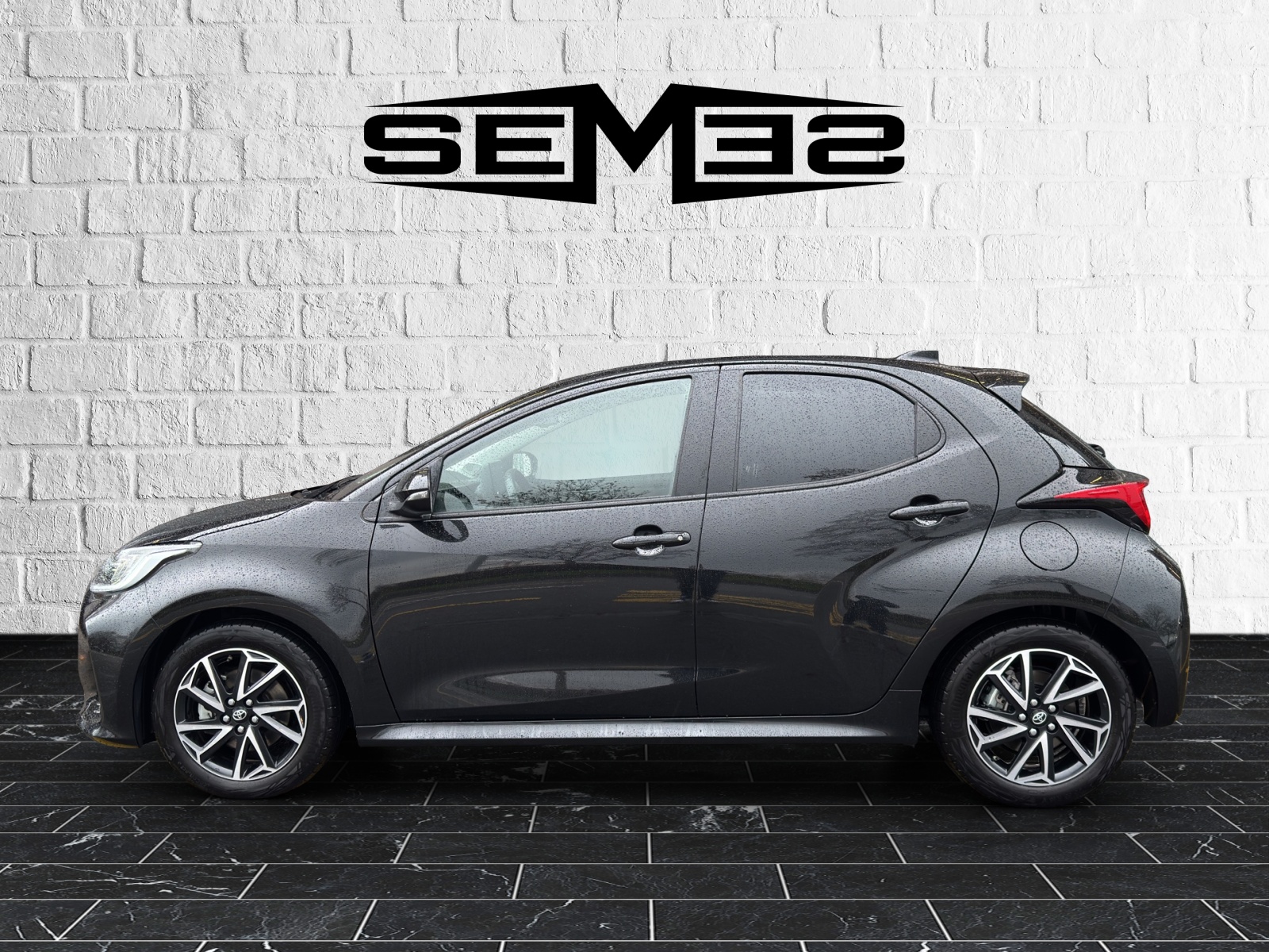 TOYOTA Yaris 1.5 Trend e-CVT-showroom-element-1