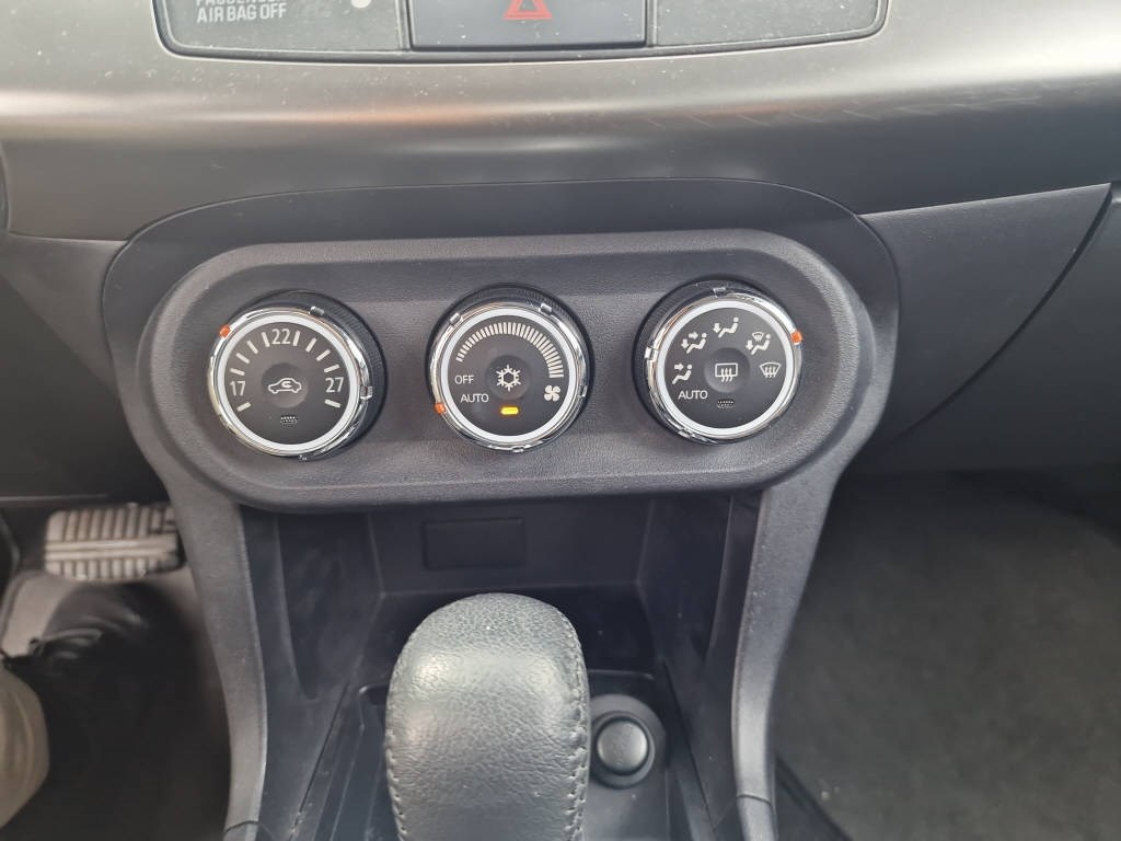 MITSUBISHI Lancer Sportback 1.8 MIVEC Invite CVT-image-10
