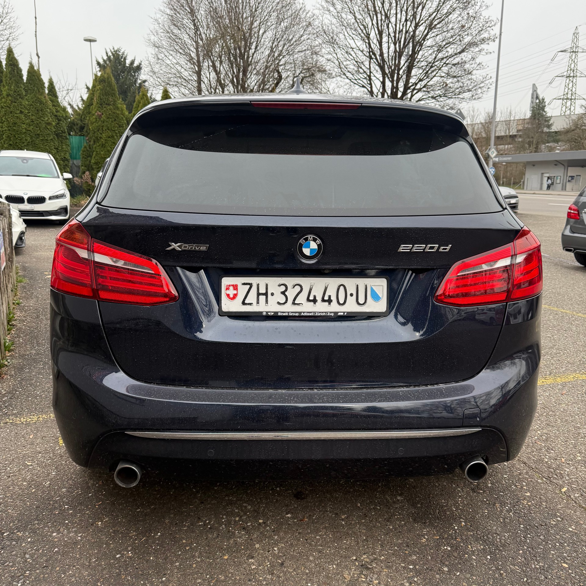 BMW 220d xDrive Active Tourer Luxury Line Steptronic *LEDER-SITZE - PANORAMA-DACH*-showroom-element-3