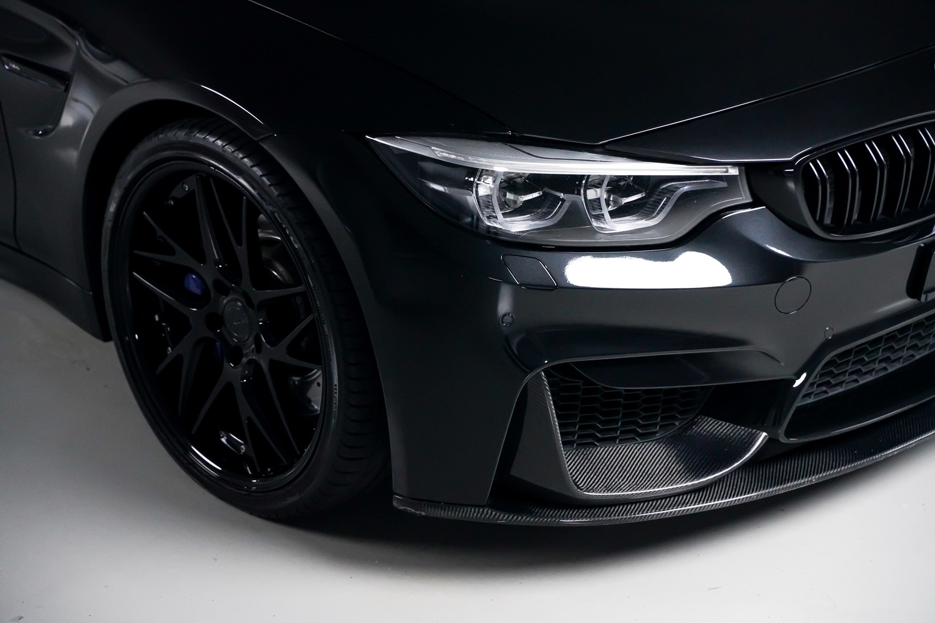 BMW M4 Coupé Competition DKG-showroom-element-3
