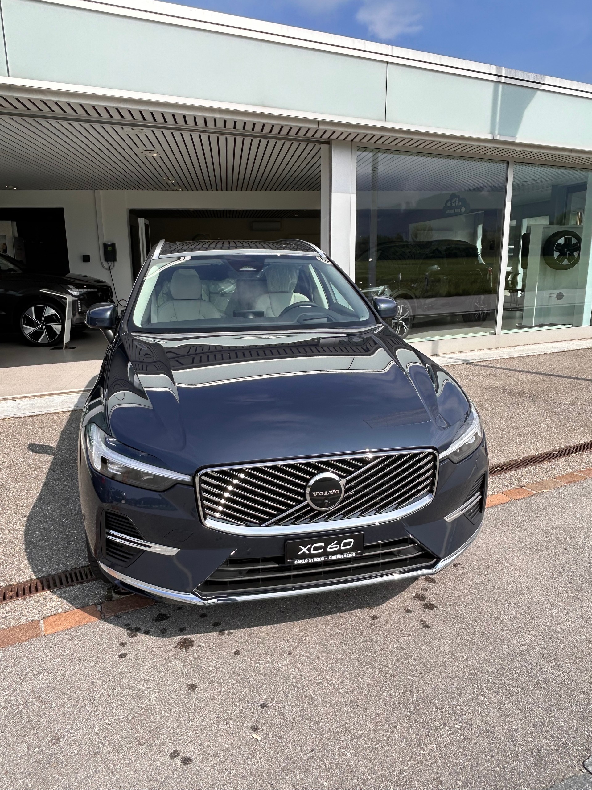 VOLVO XC60 T8 eAWD PluginHybrid Ultra Bright Geartronic-showroom-element-3
