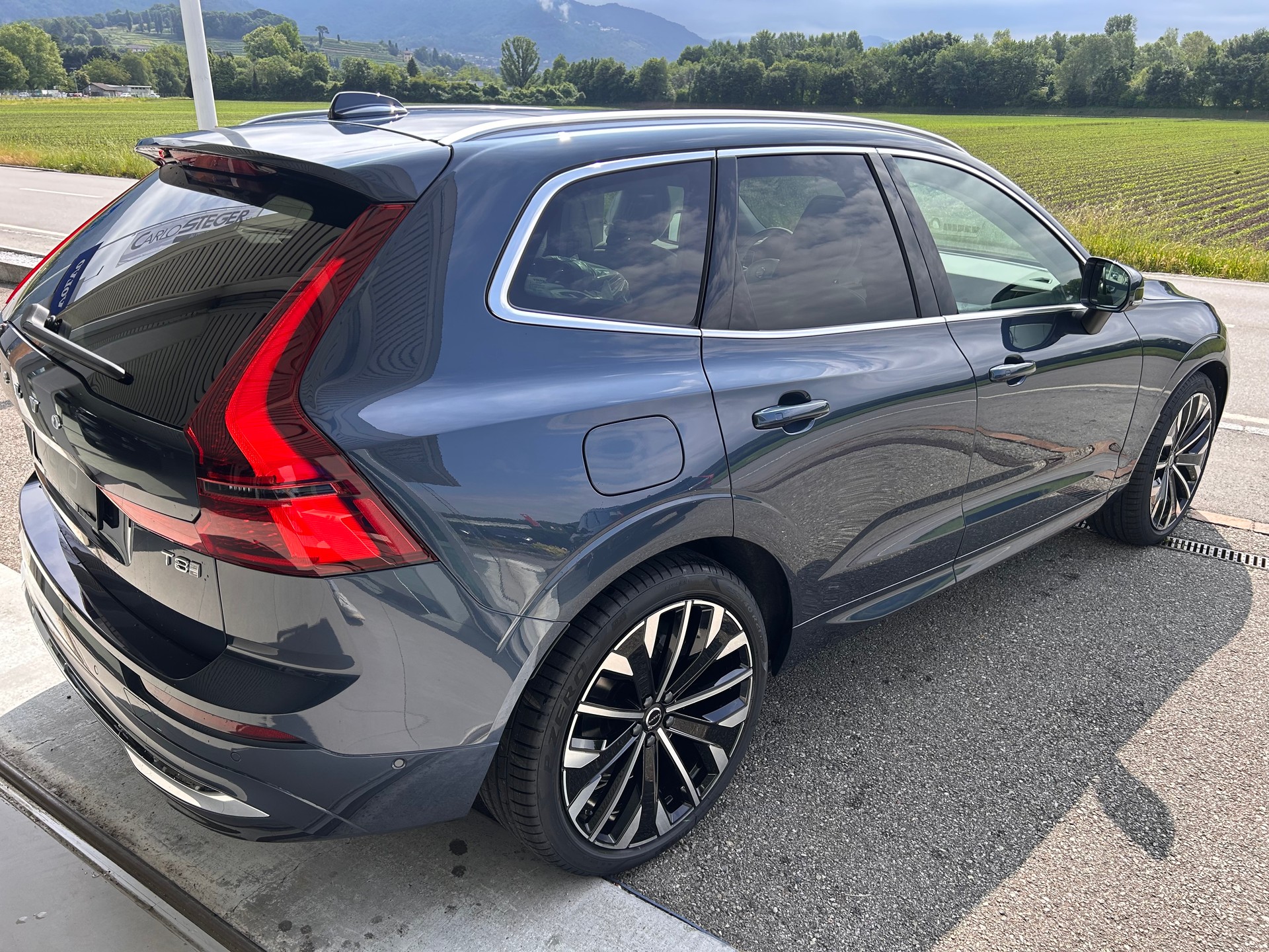 VOLVO XC60 T8 eAWD PluginHybrid Ultra Bright Geartronic-showroom-element-2