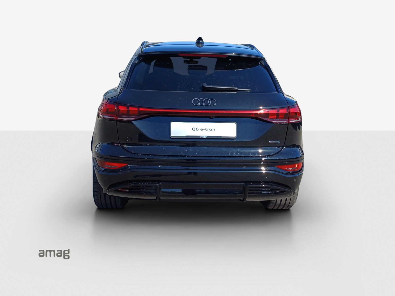 AUDI Q6 e-tron quattro-showroom-element-3